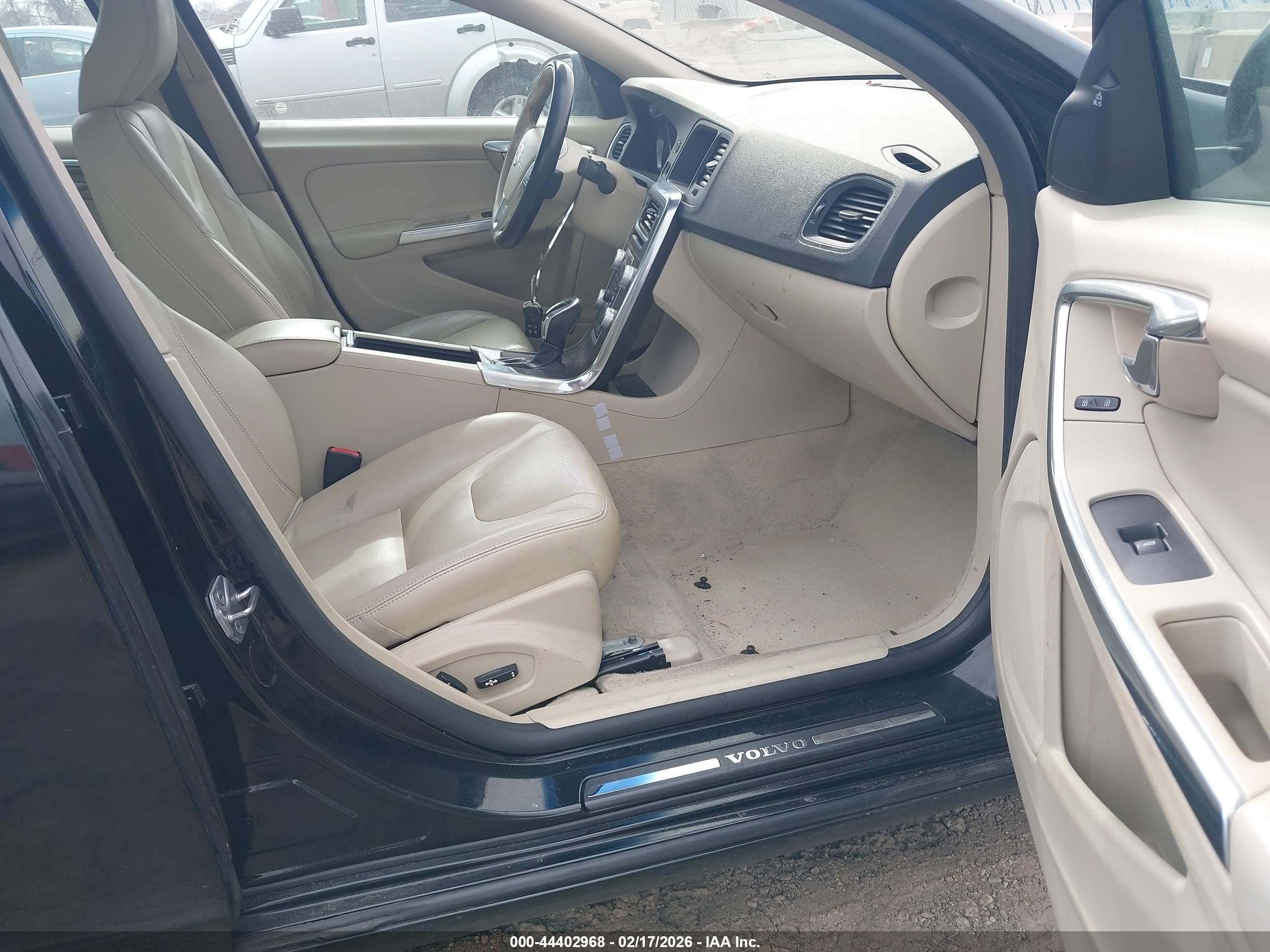 VOLVO S60 image 5