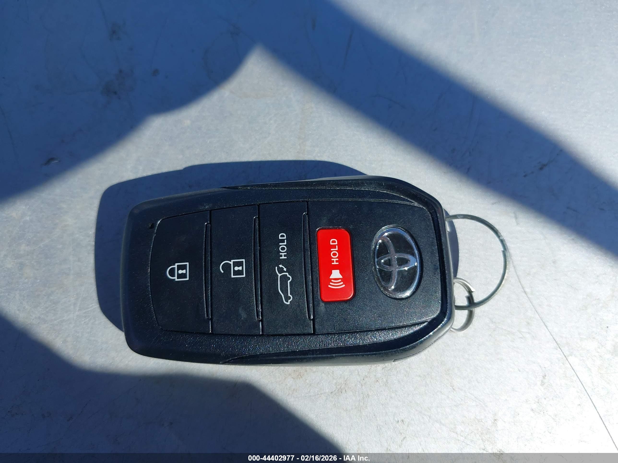 TOYOTA CROWN image 11