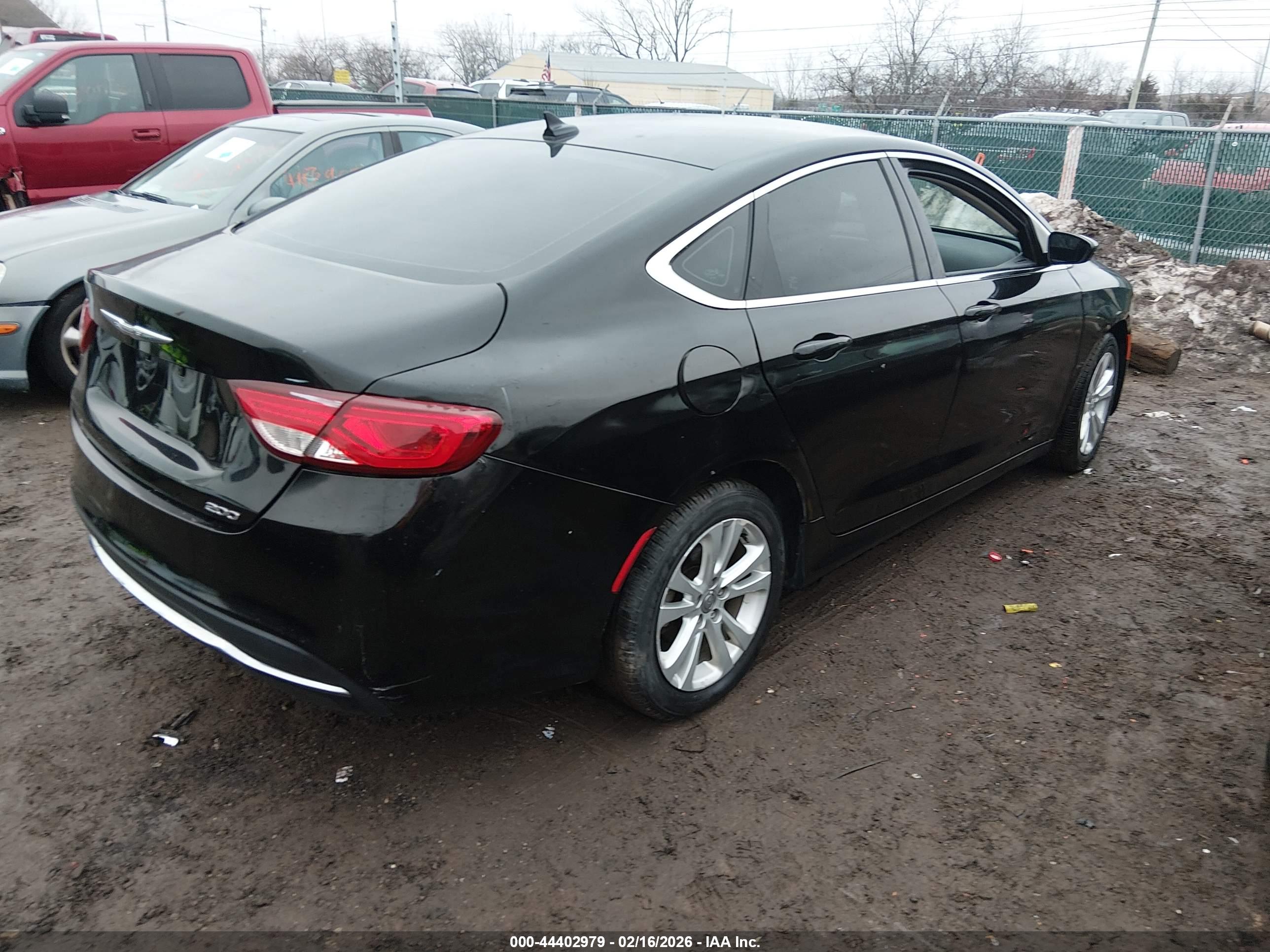 CHRYSLER 200 image 4