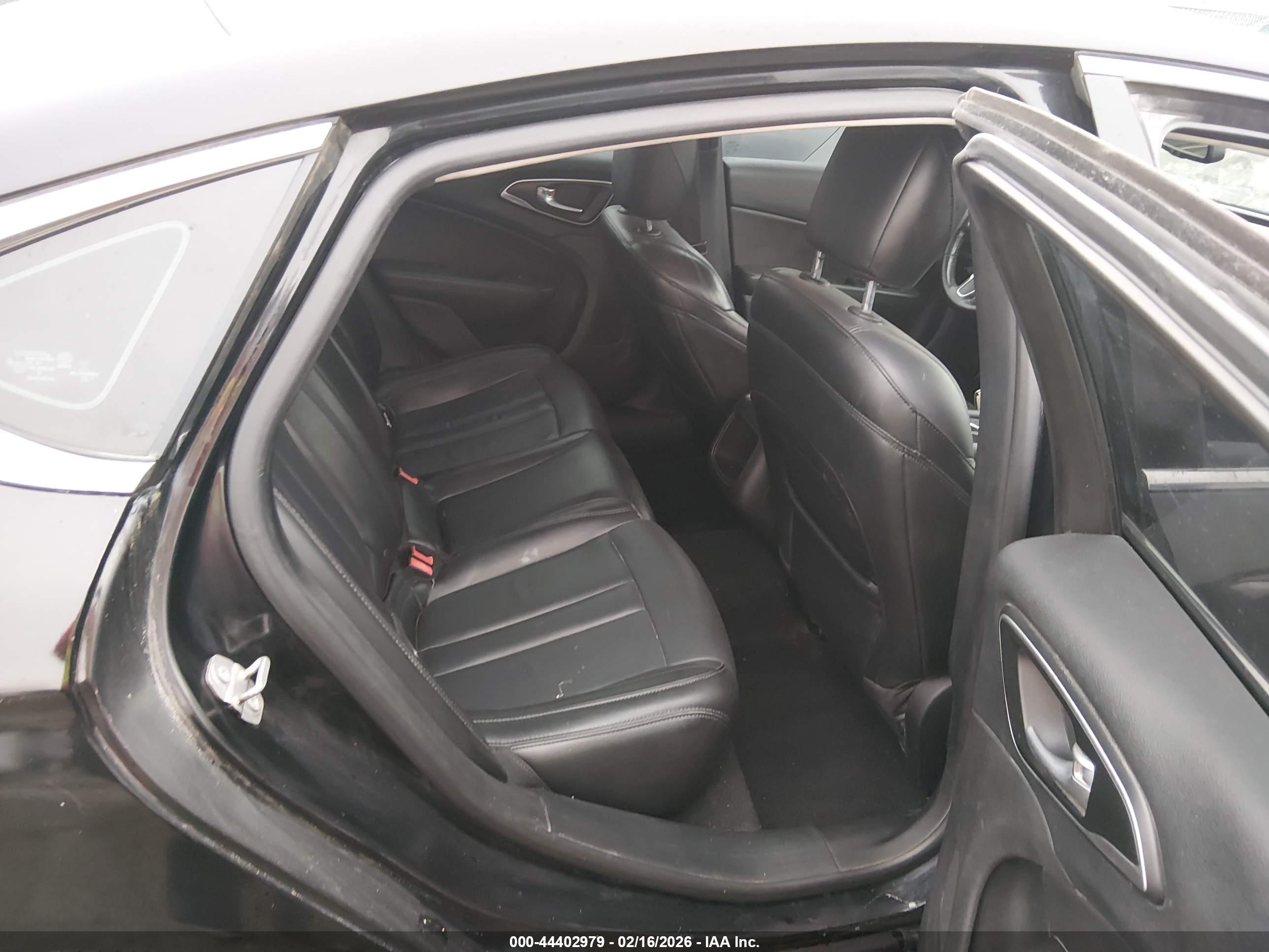 CHRYSLER 200 image 8