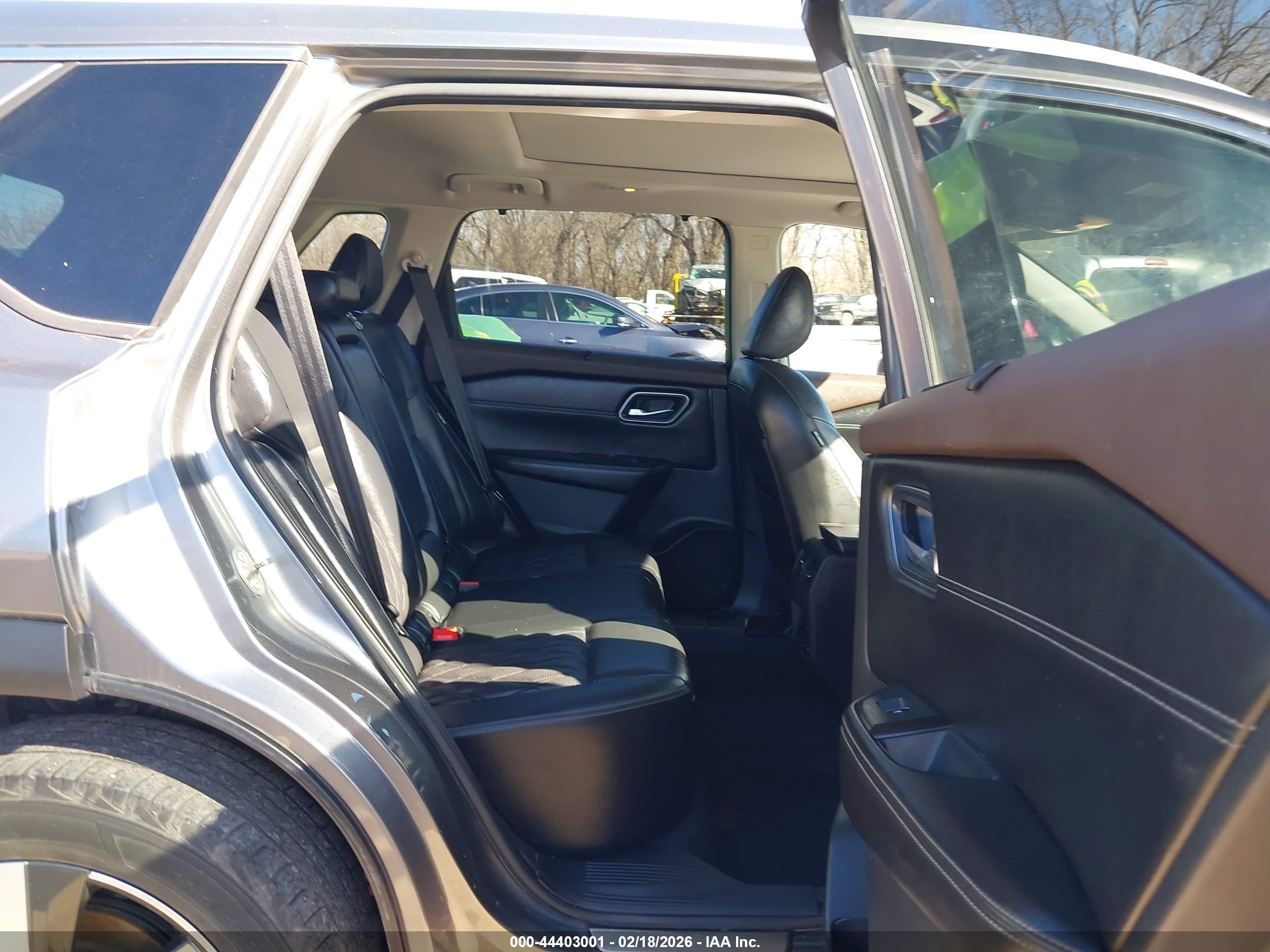 NISSAN ROGUE image 8