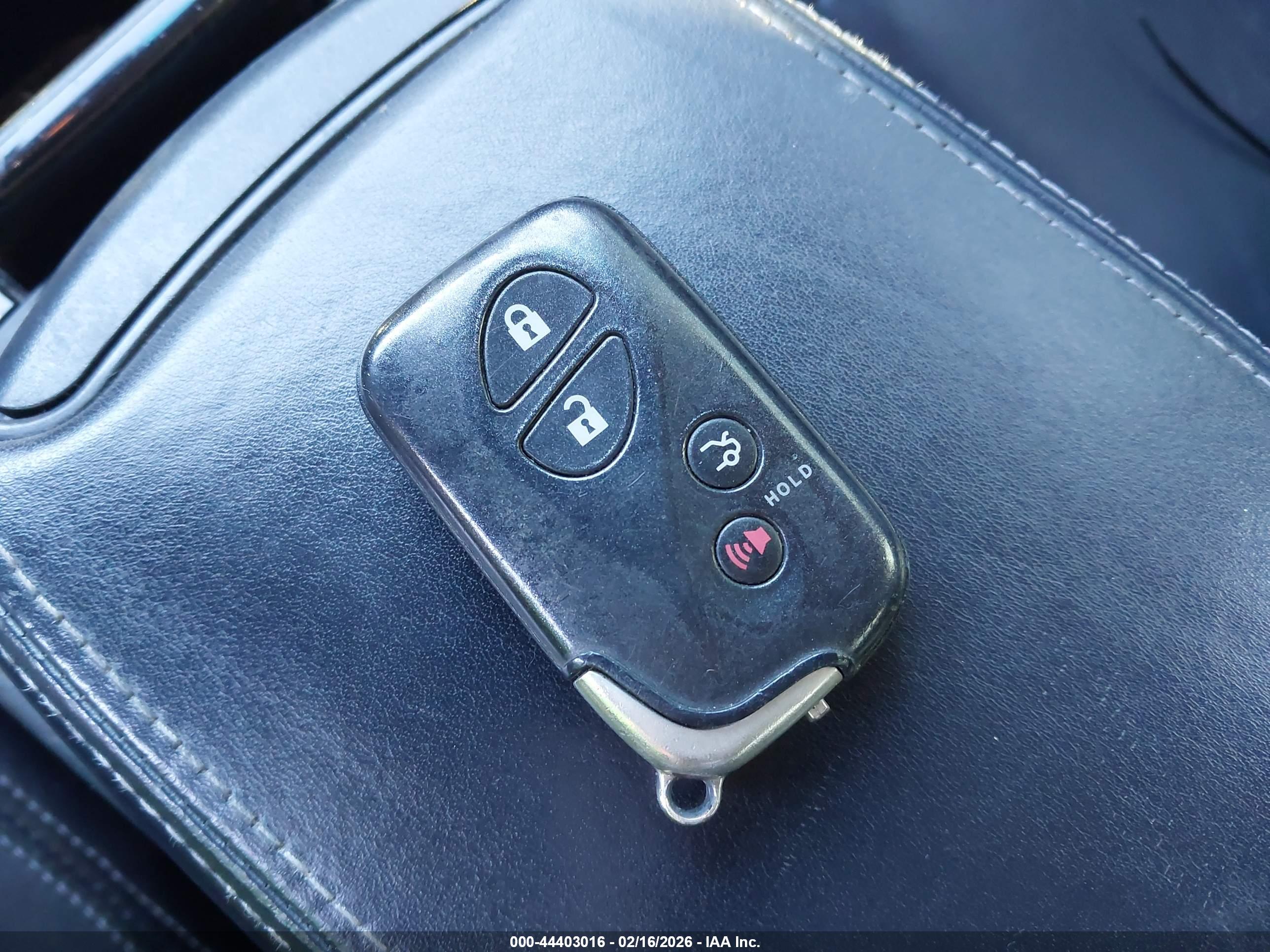 LEXUS IS image 11