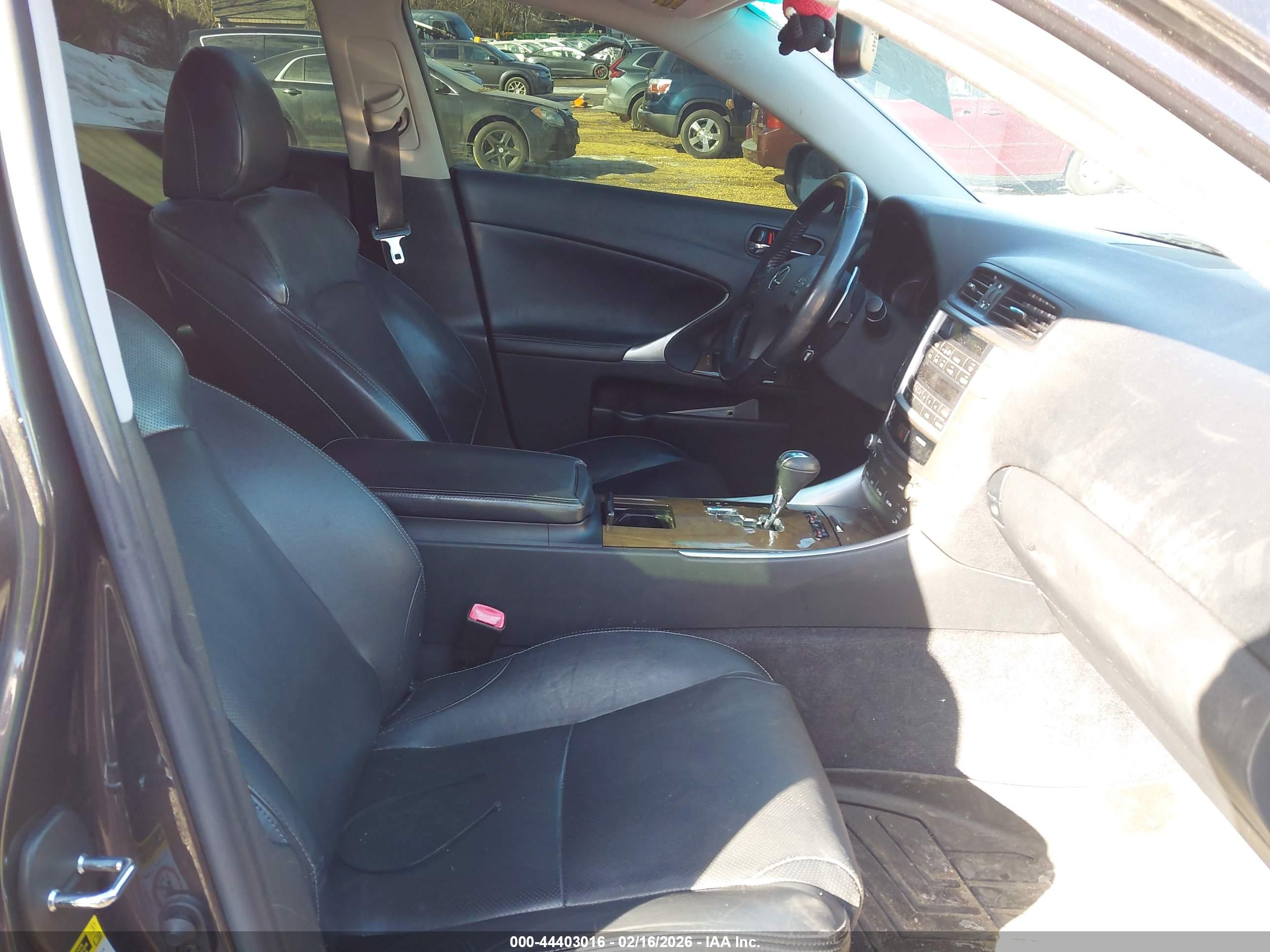 LEXUS IS image 5