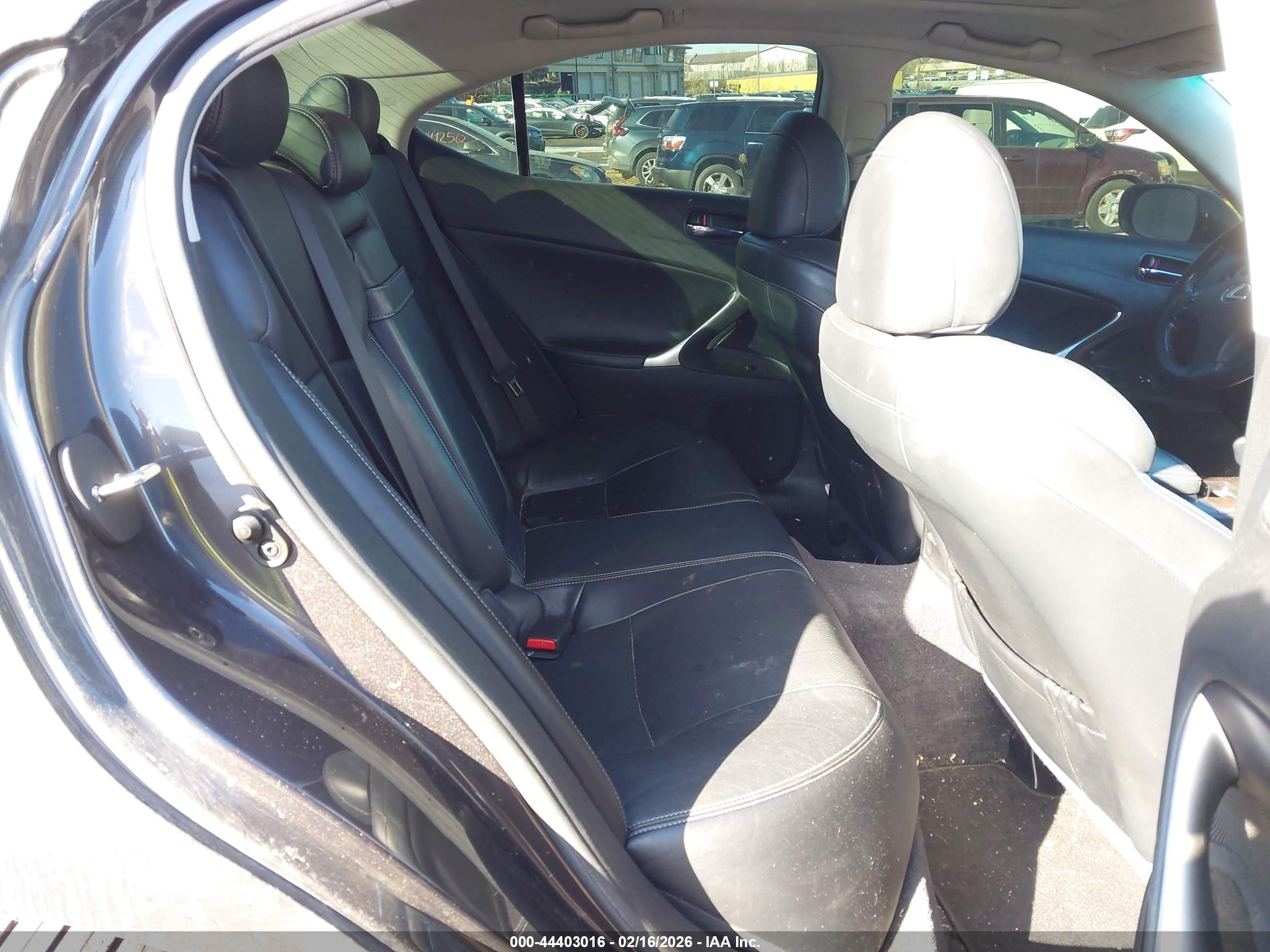 LEXUS IS image 8