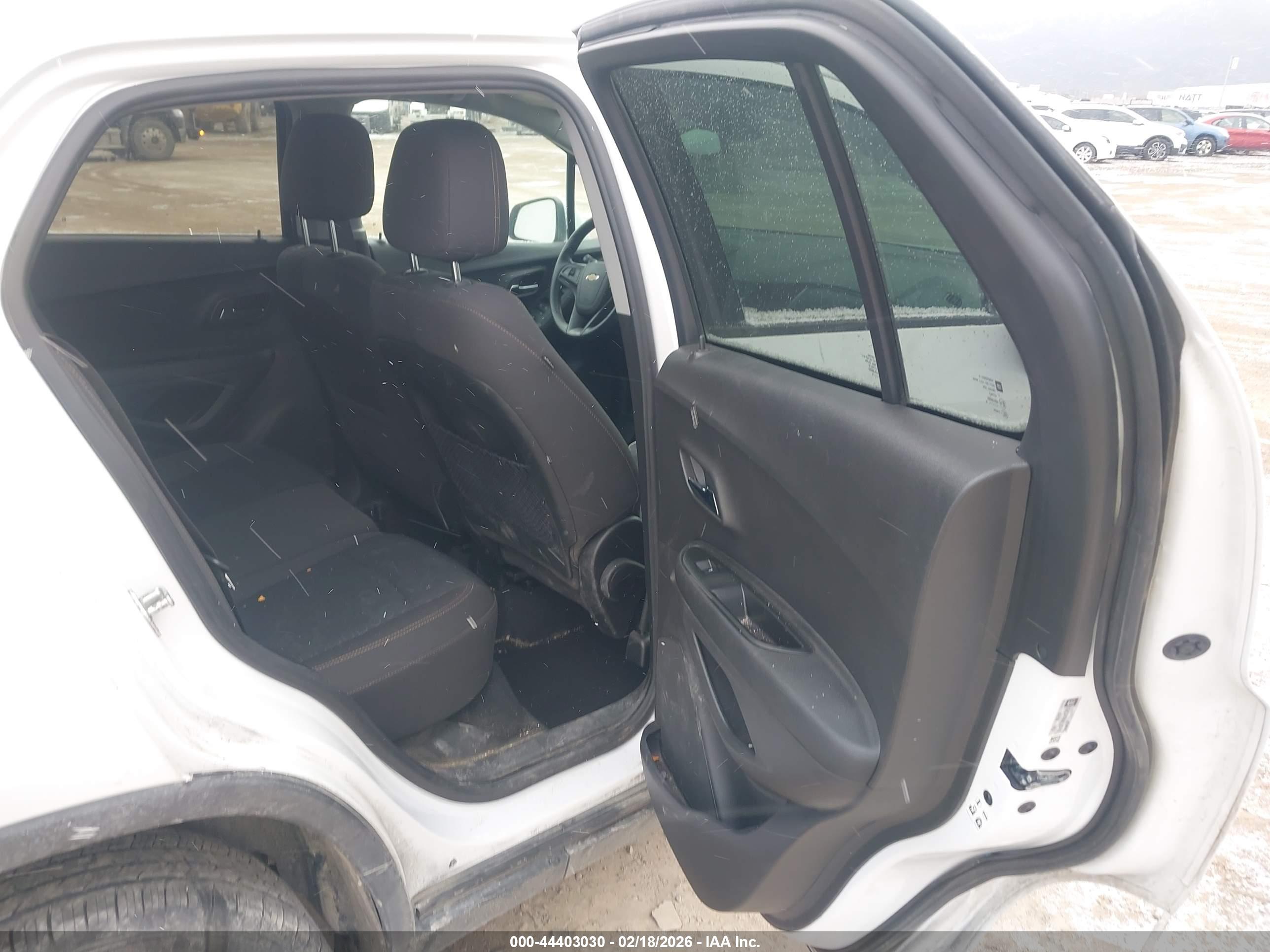 CHEVROLET TRAX image 8