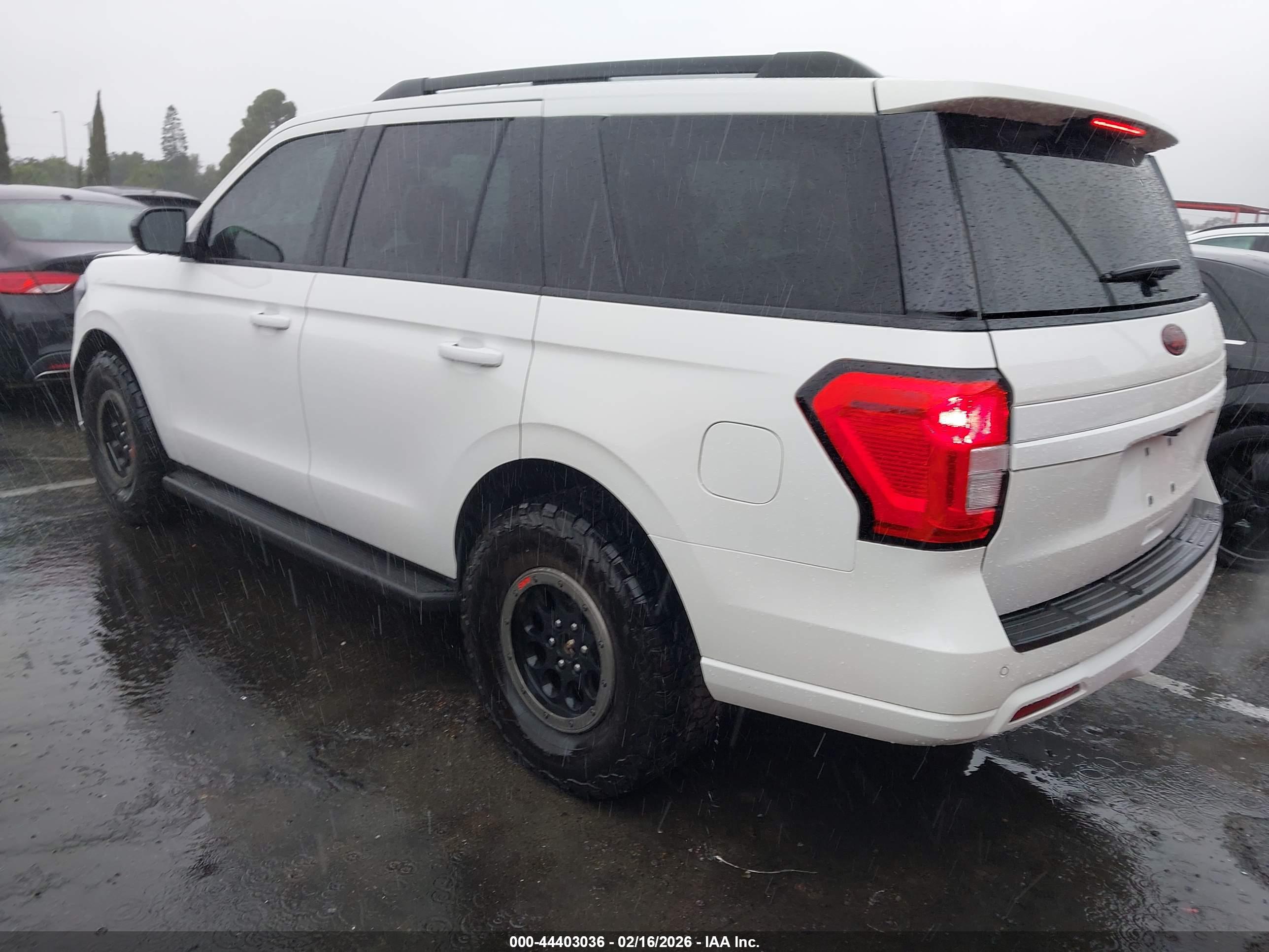 FORD EXPEDITION image 3