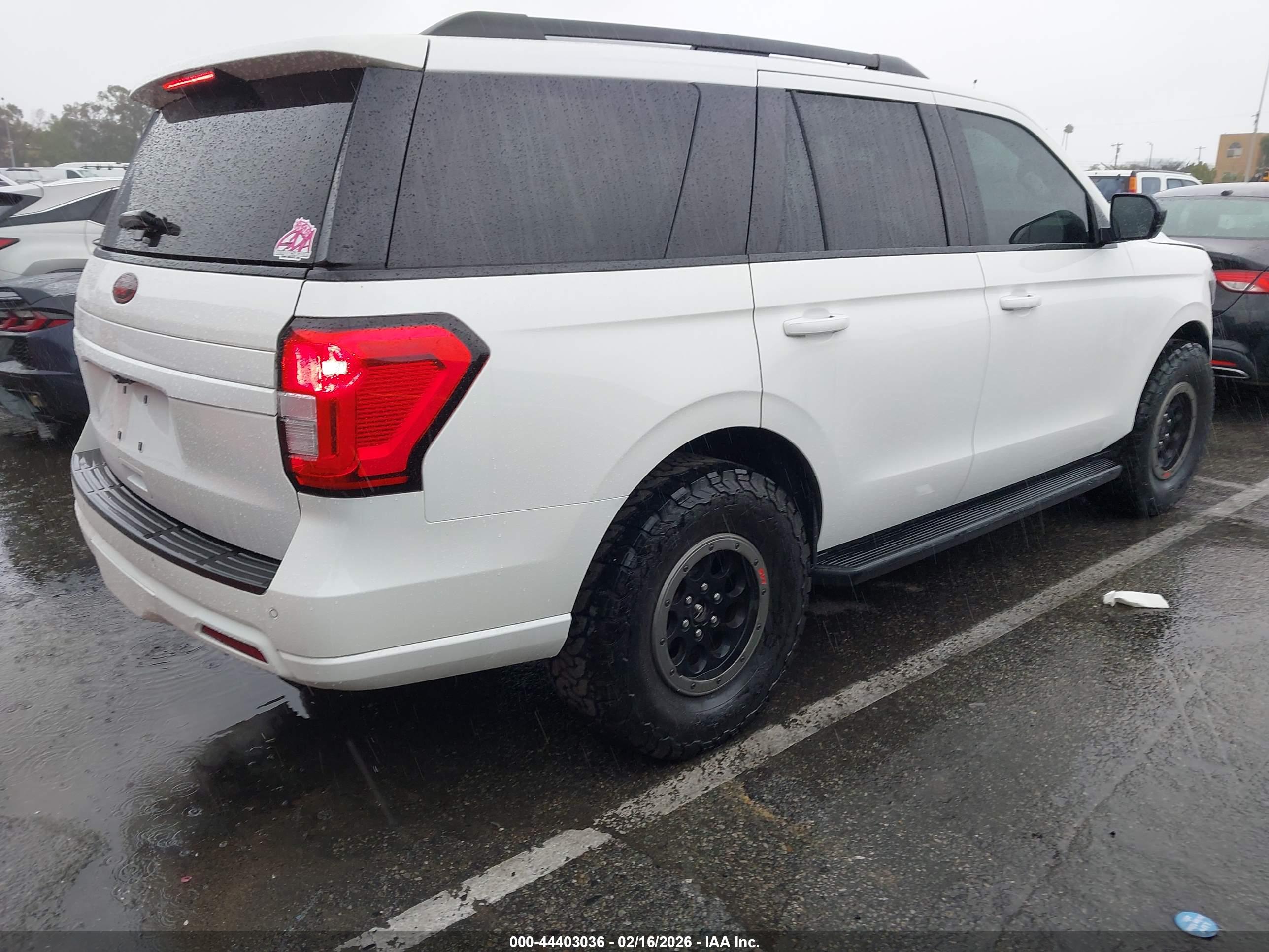 FORD EXPEDITION image 4