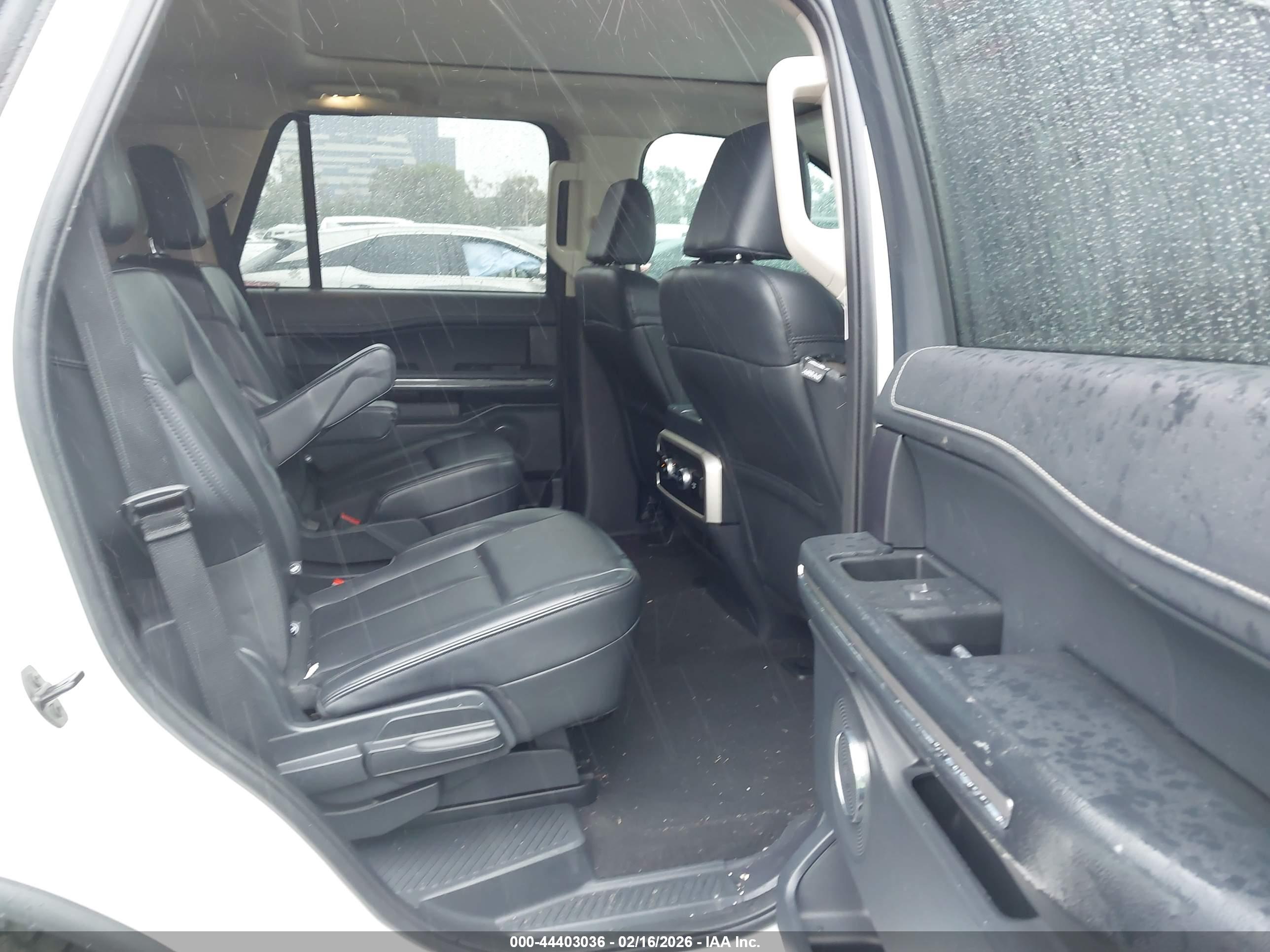 FORD EXPEDITION image 8