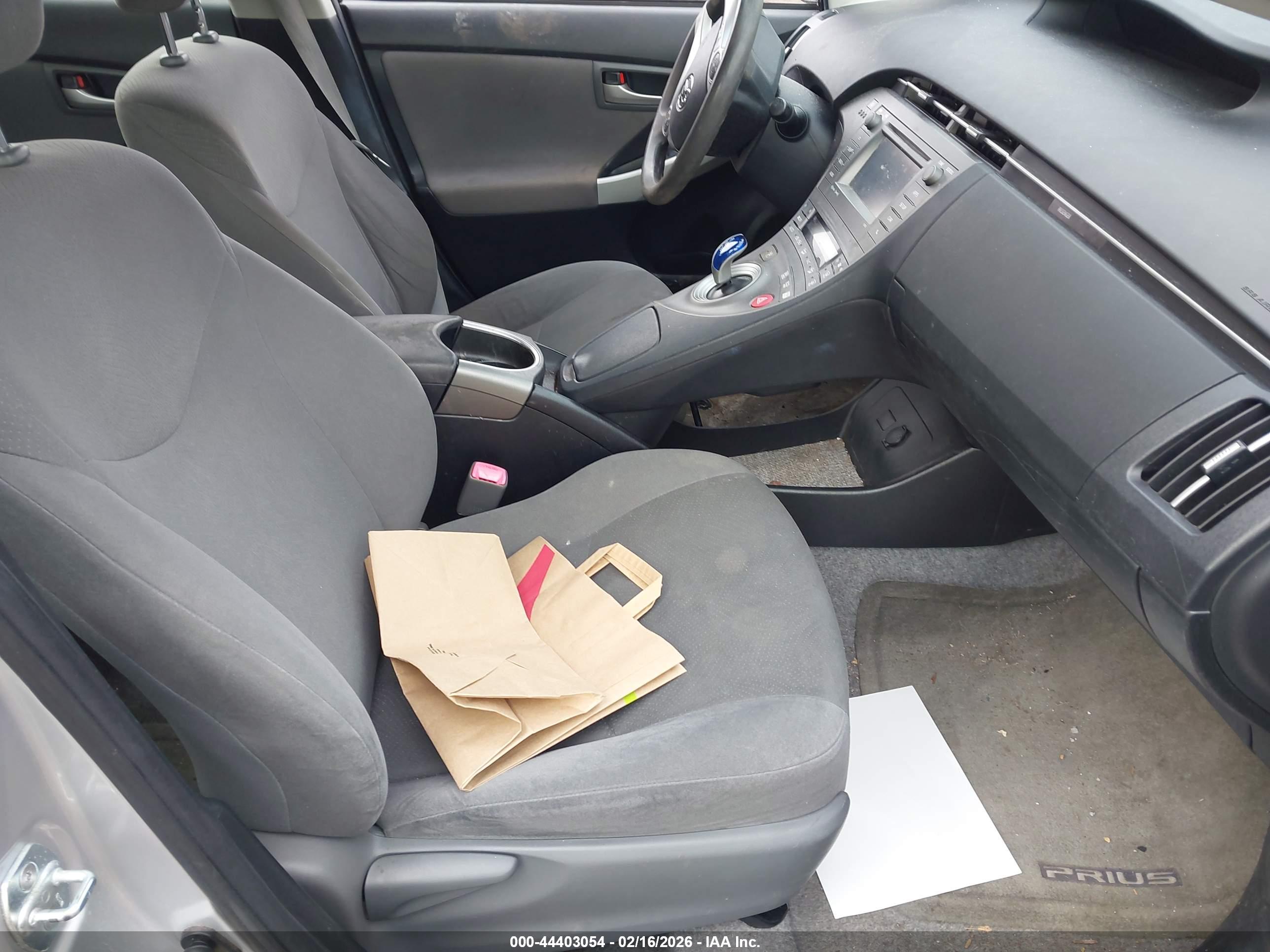 TOYOTA PRIUS image 5