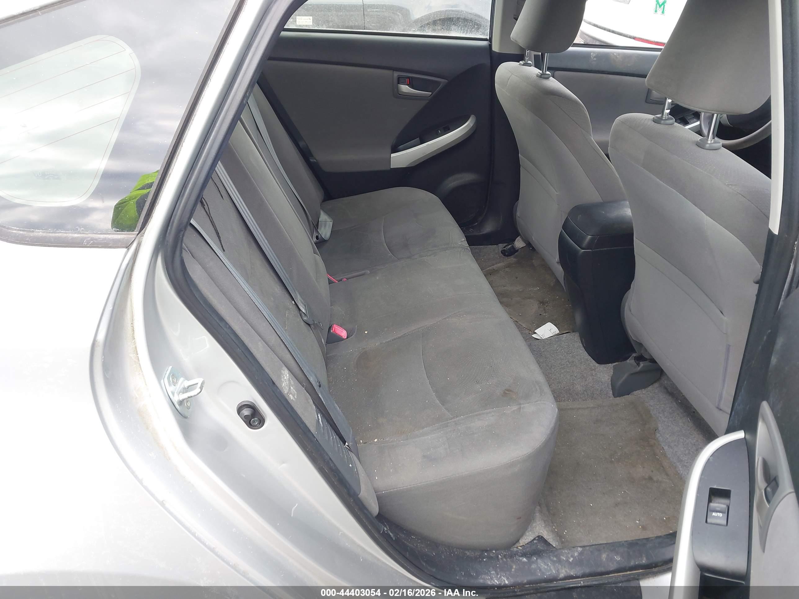 TOYOTA PRIUS image 8
