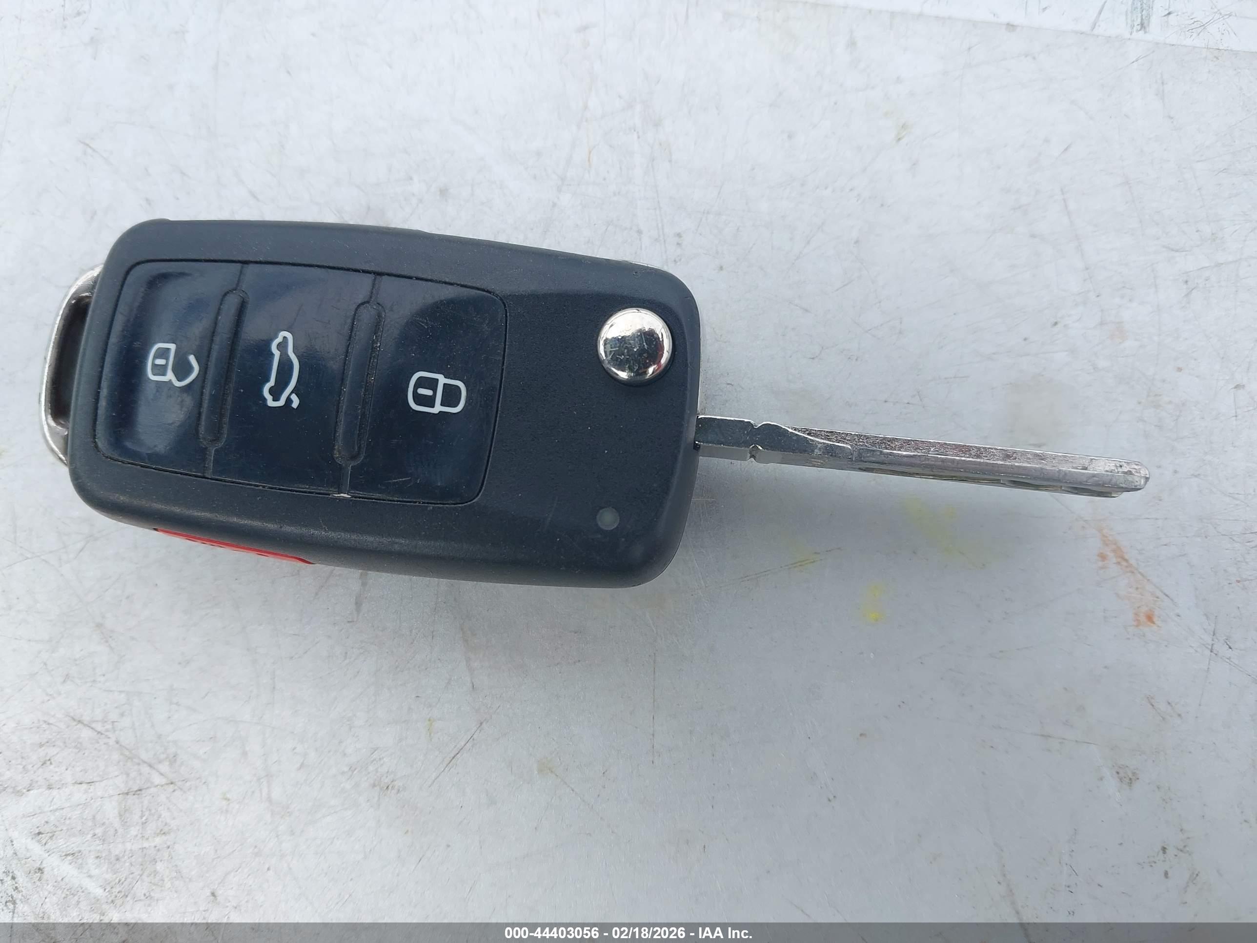 VOLKSWAGEN PASSAT image 11