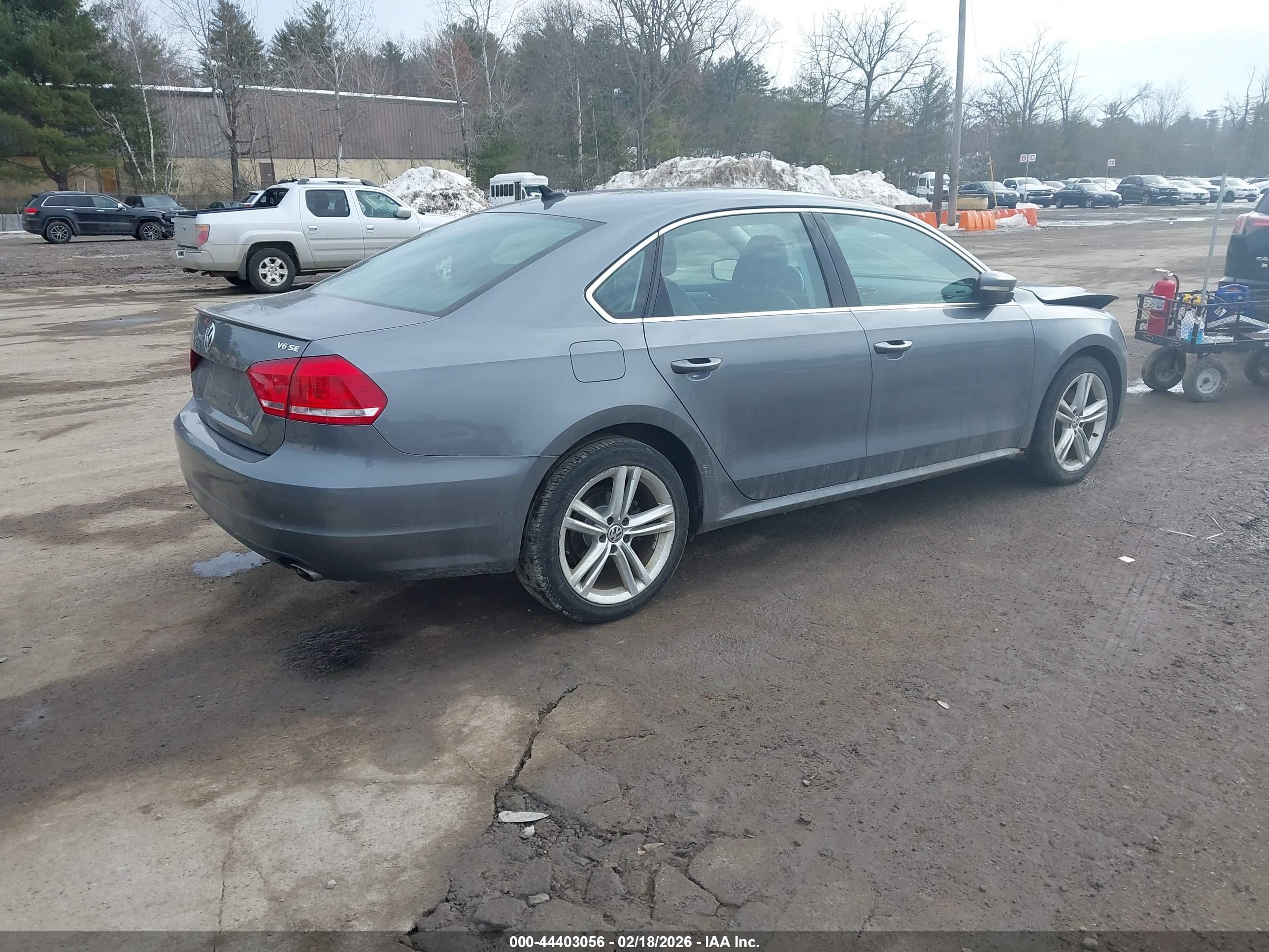 VOLKSWAGEN PASSAT image 4