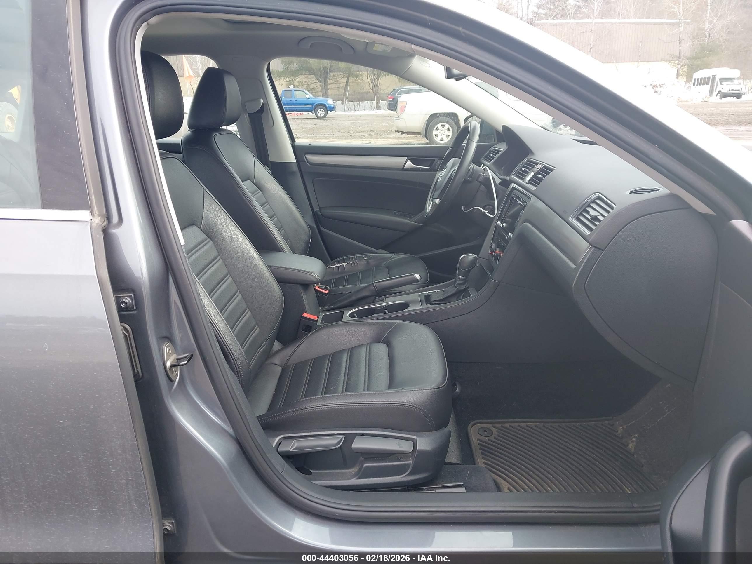 VOLKSWAGEN PASSAT image 5