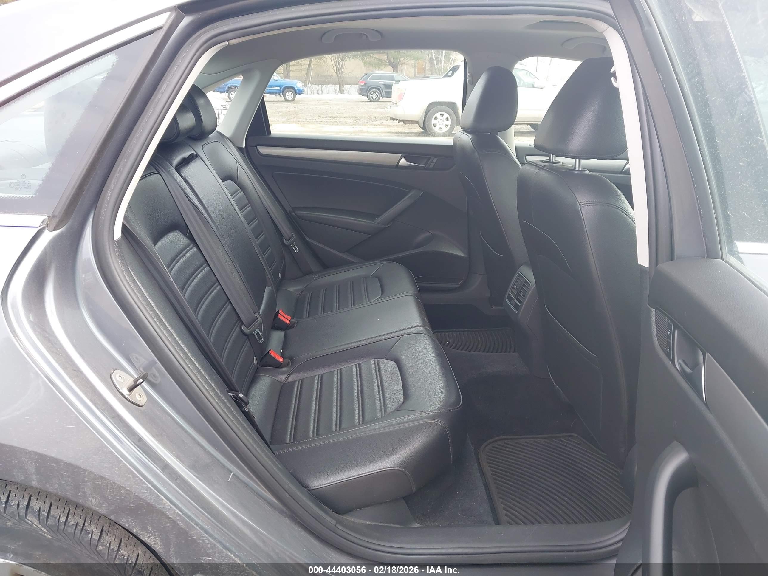 VOLKSWAGEN PASSAT image 8