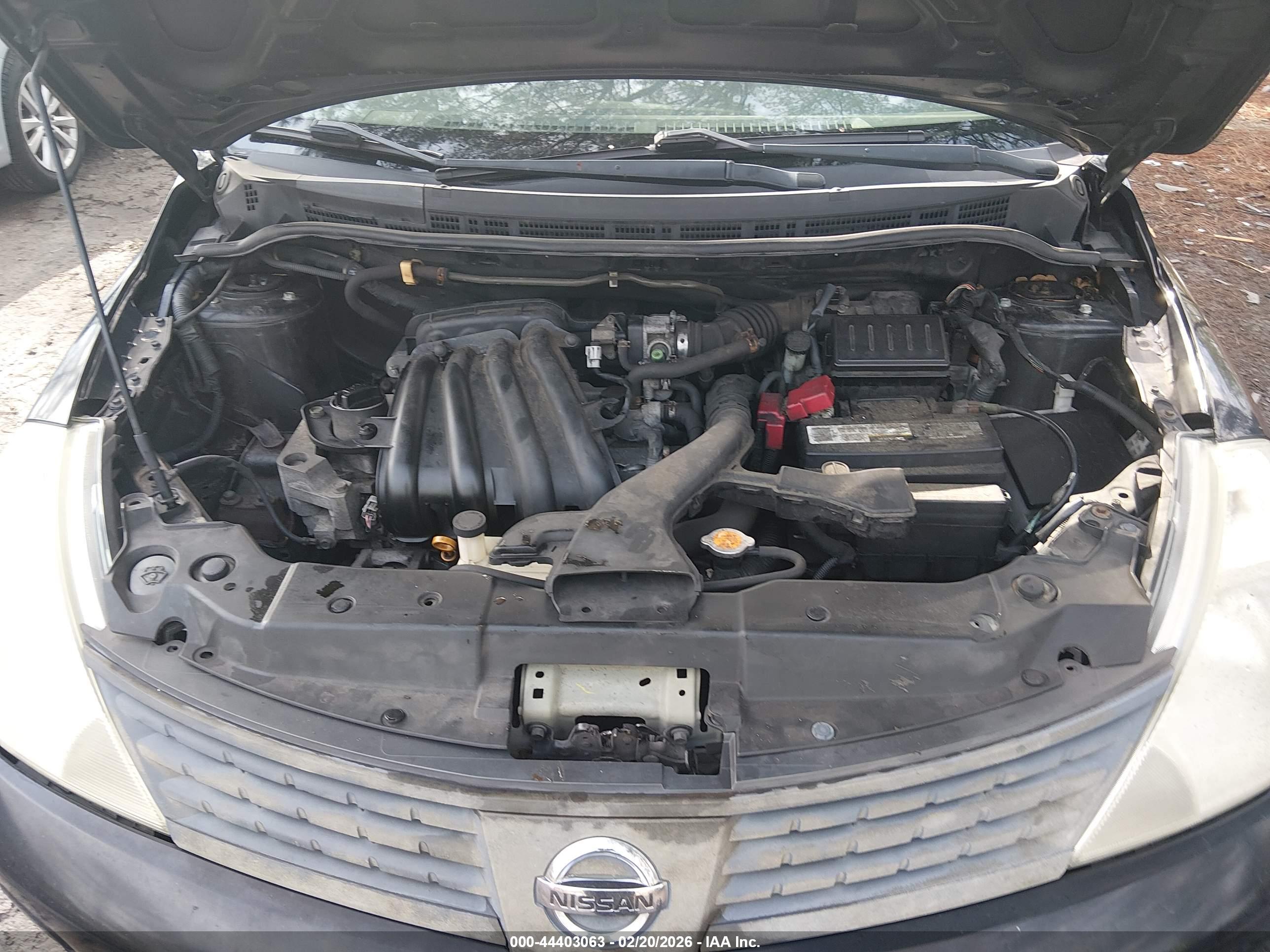 NISSAN VERSA image 10