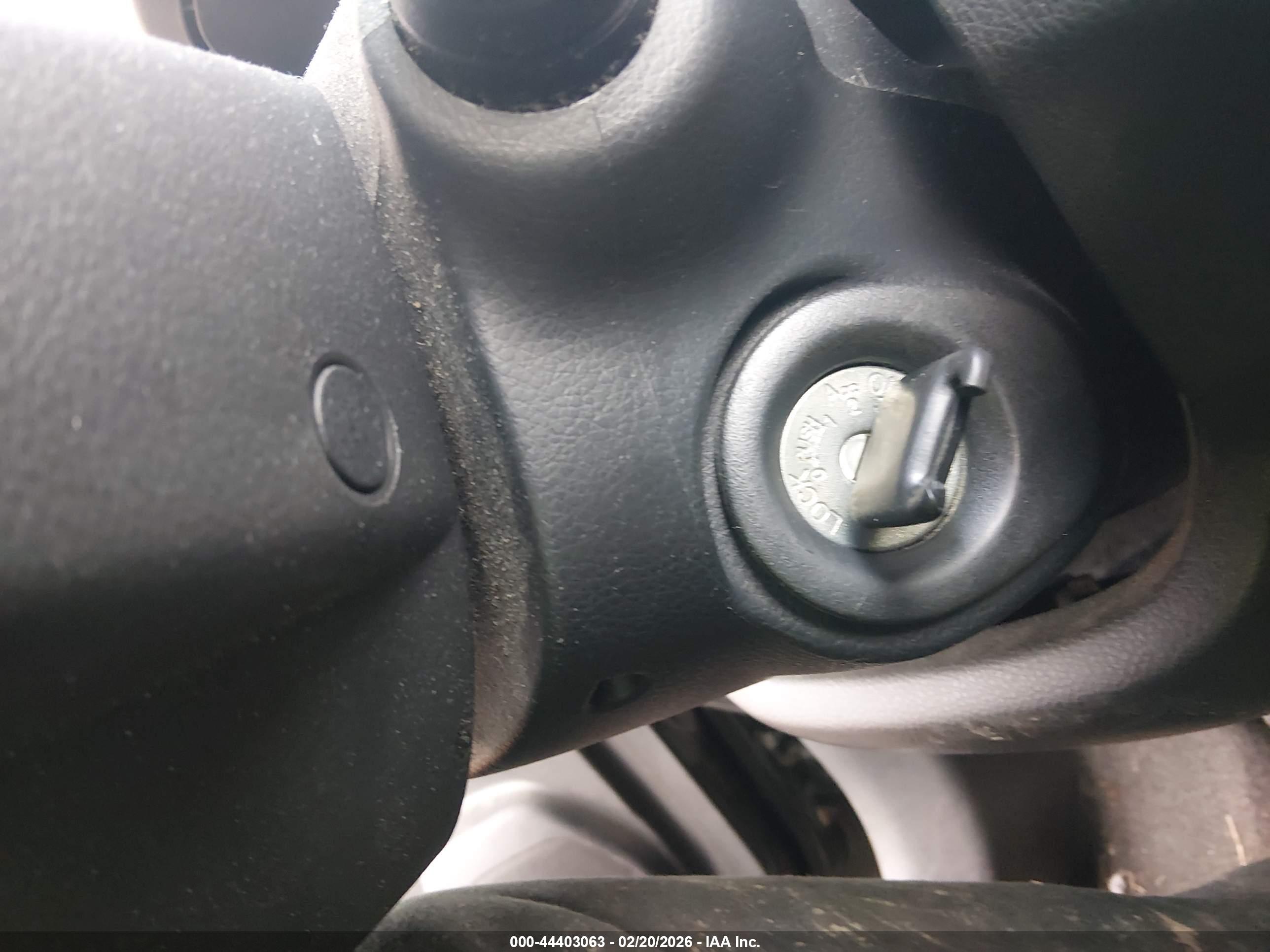 NISSAN VERSA image 11