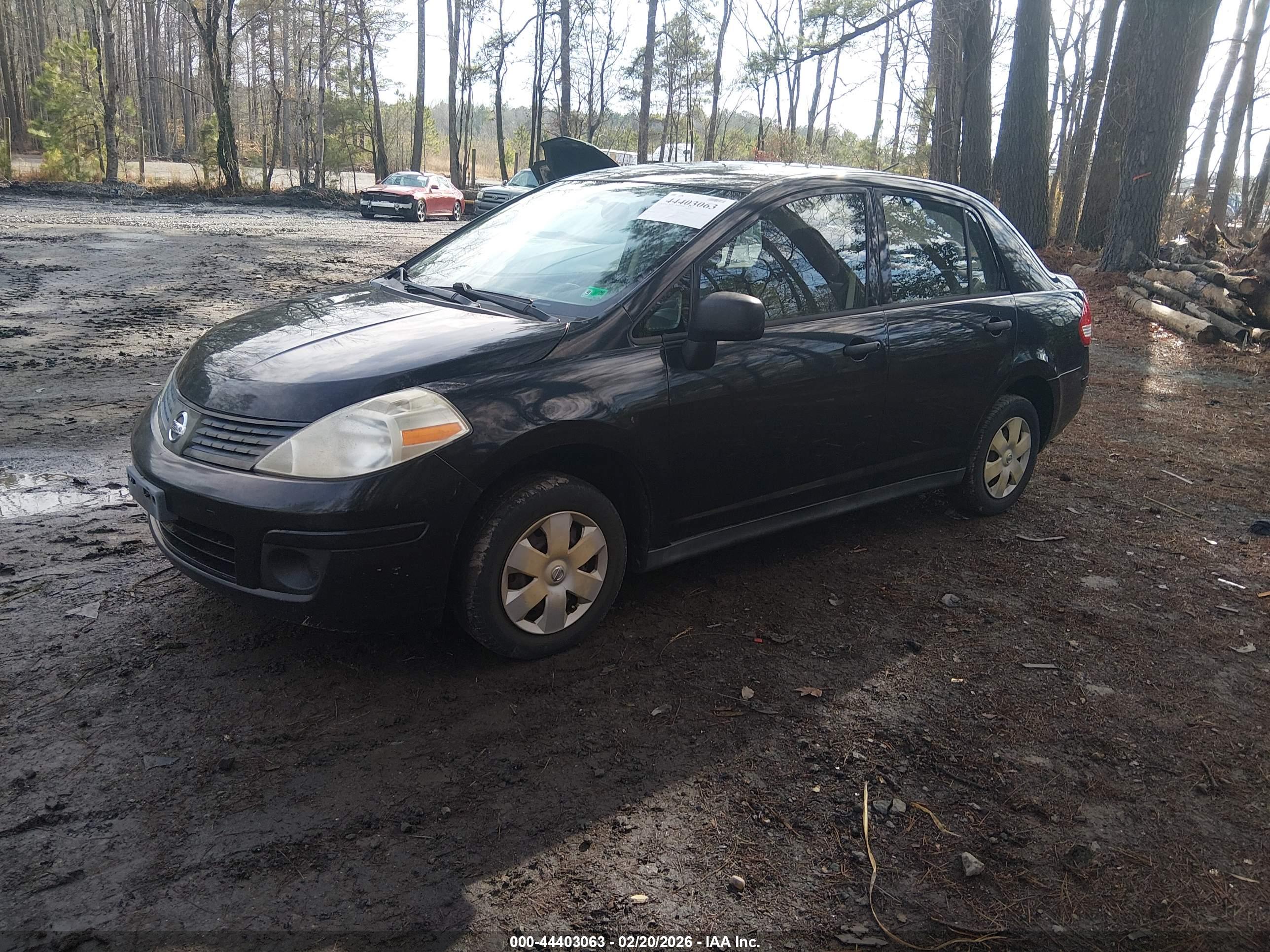 NISSAN VERSA image 2