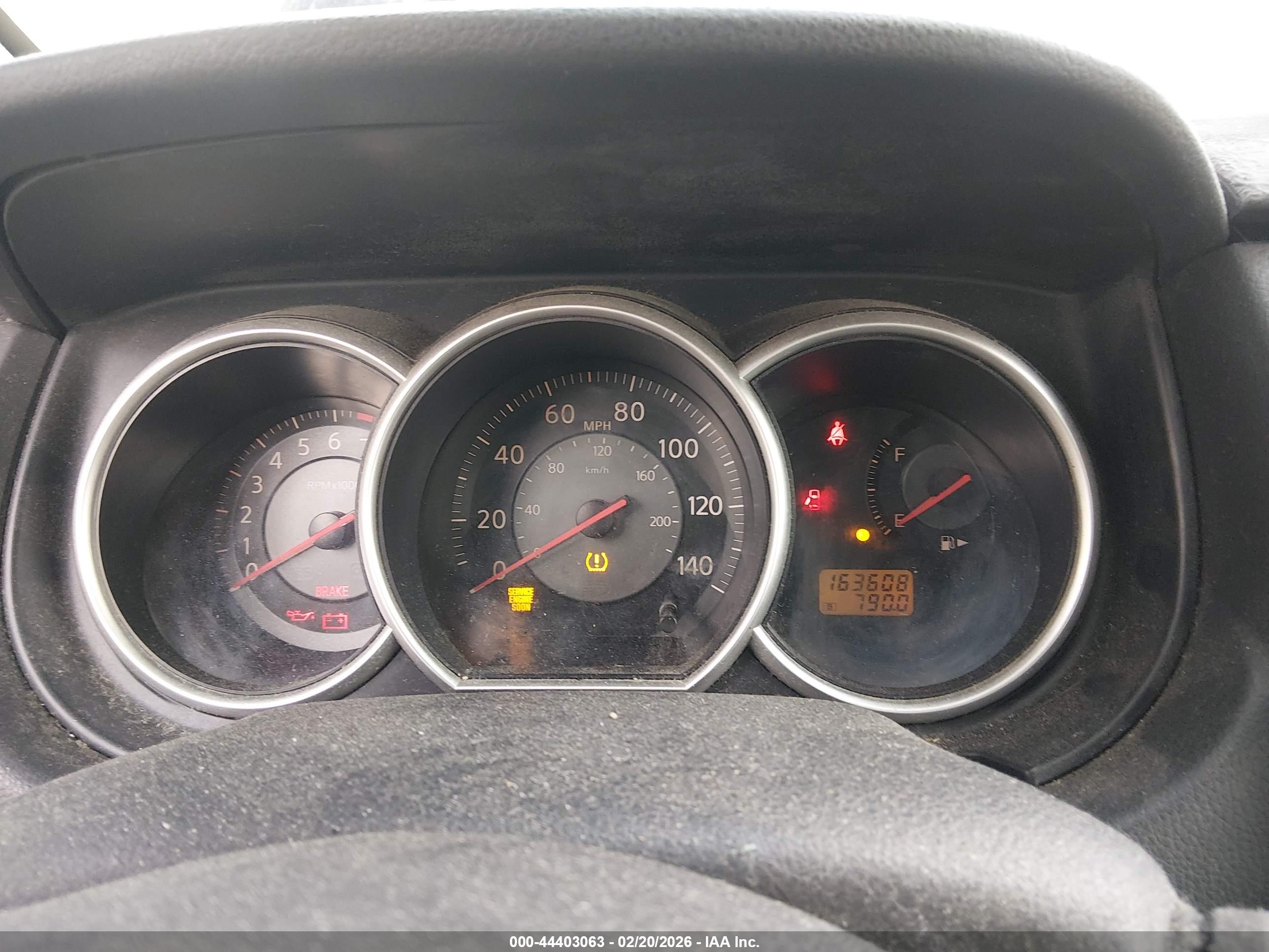 NISSAN VERSA image 7