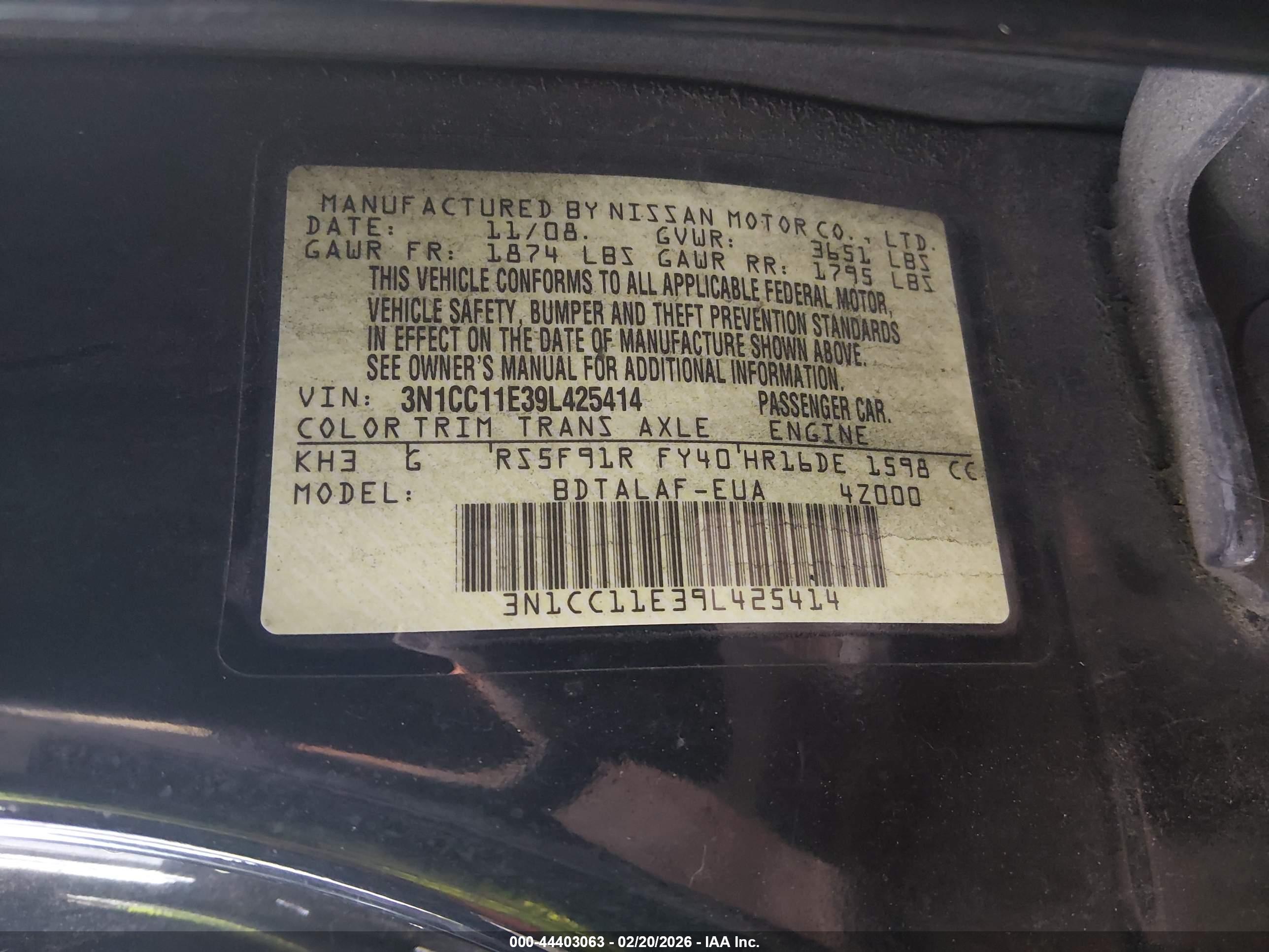 NISSAN VERSA image 9
