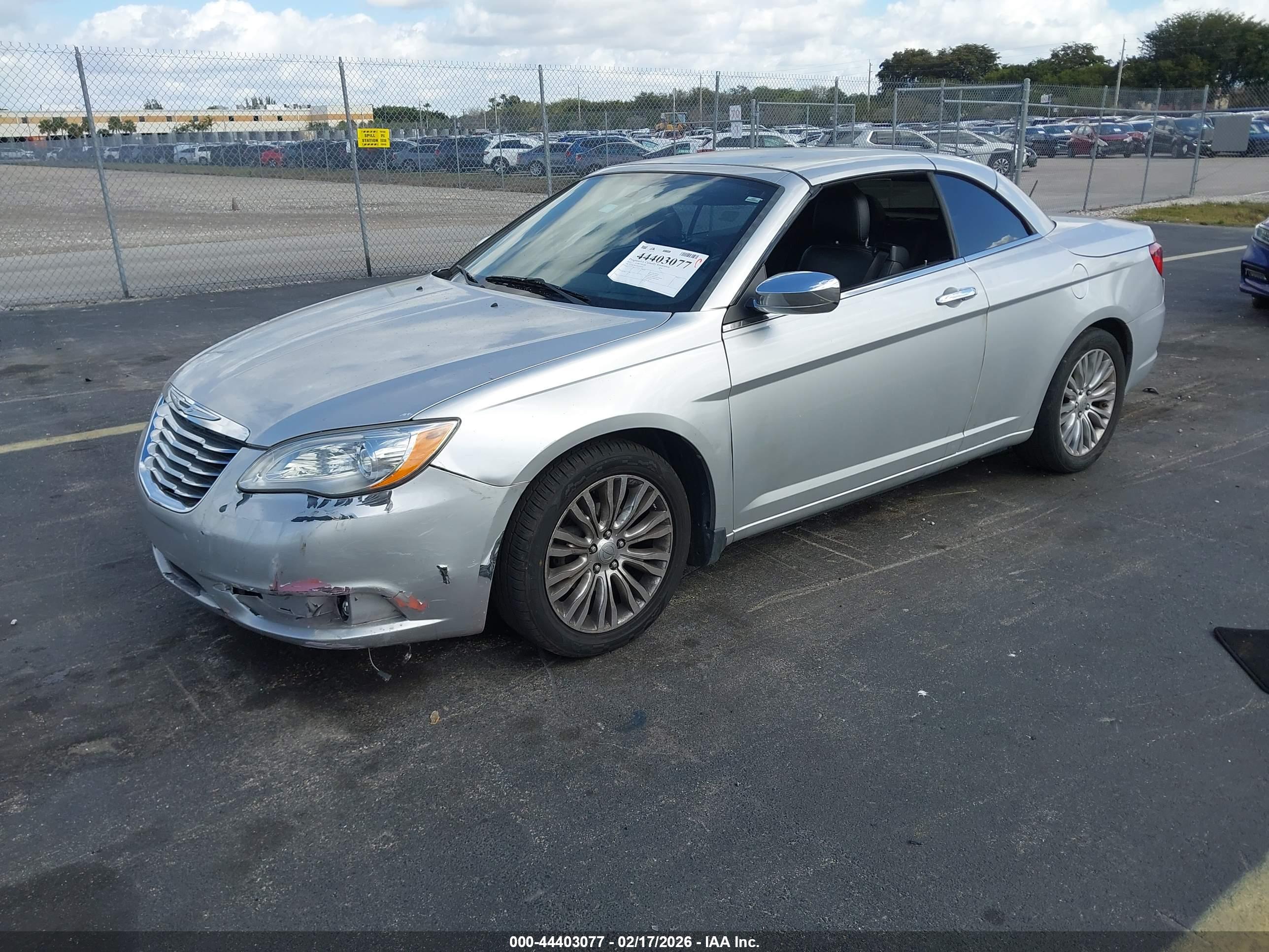 CHRYSLER 200 image 2