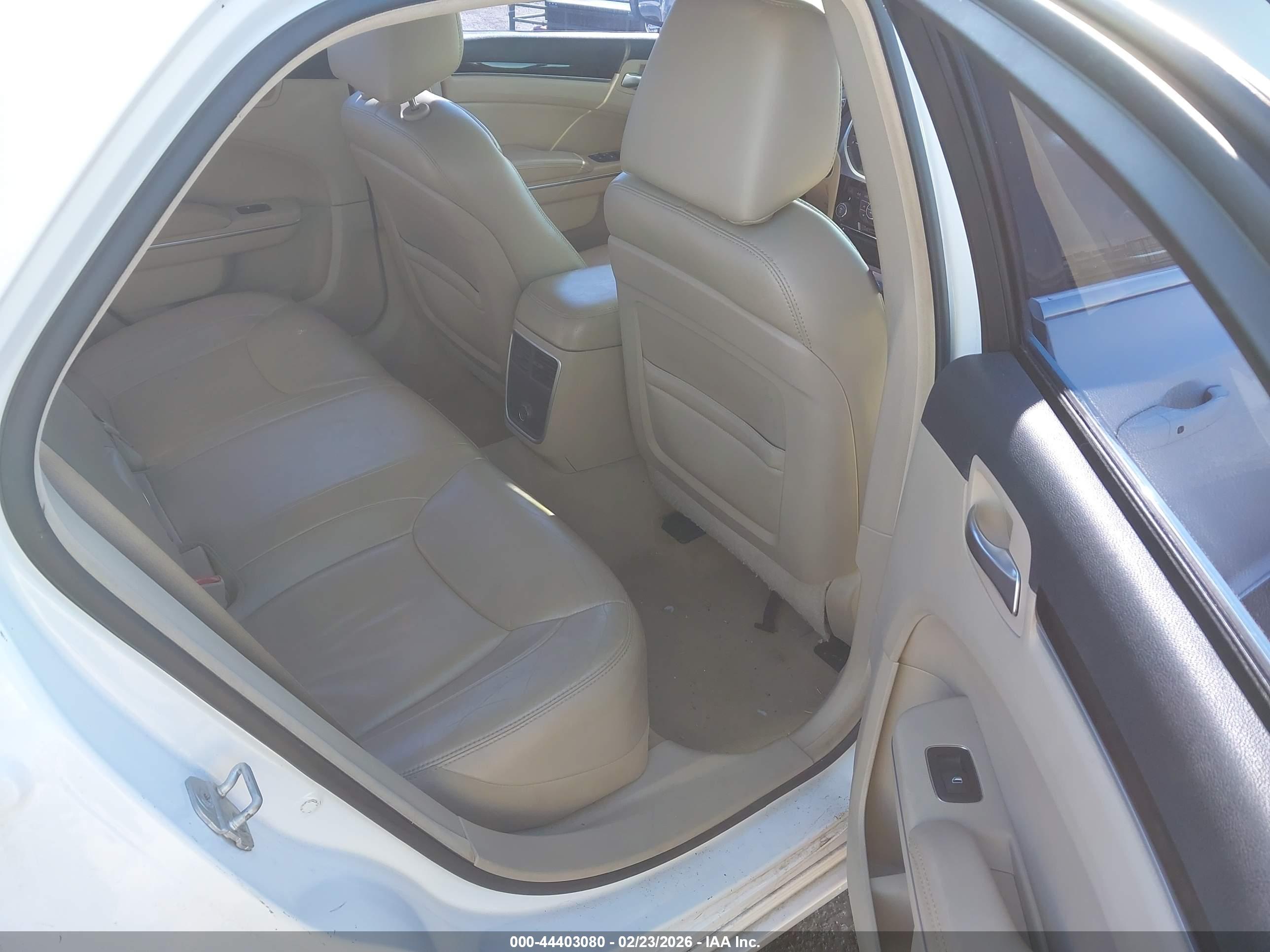 CHRYSLER 300 image 8