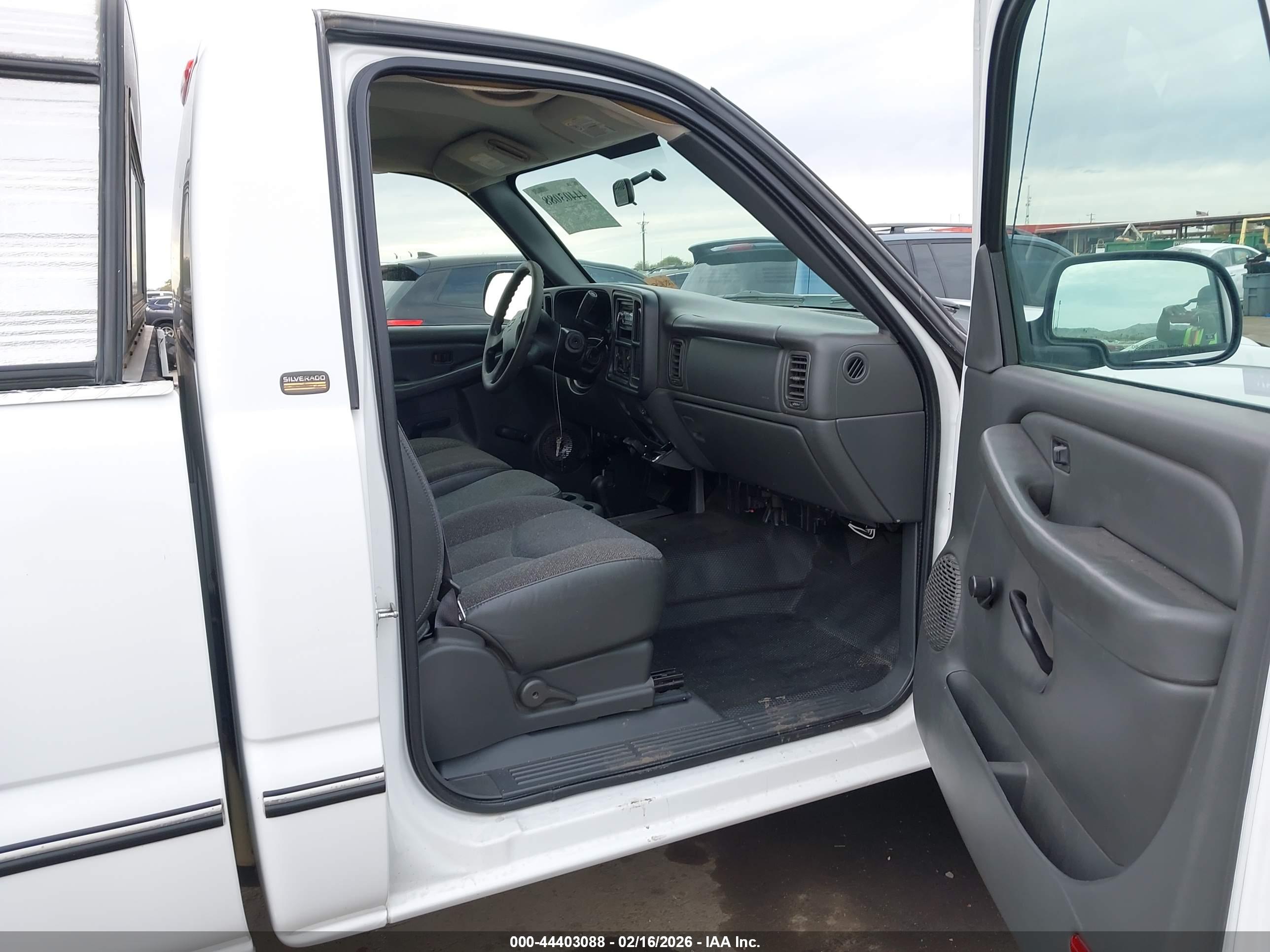 CHEVROLET SILVERADO image 5