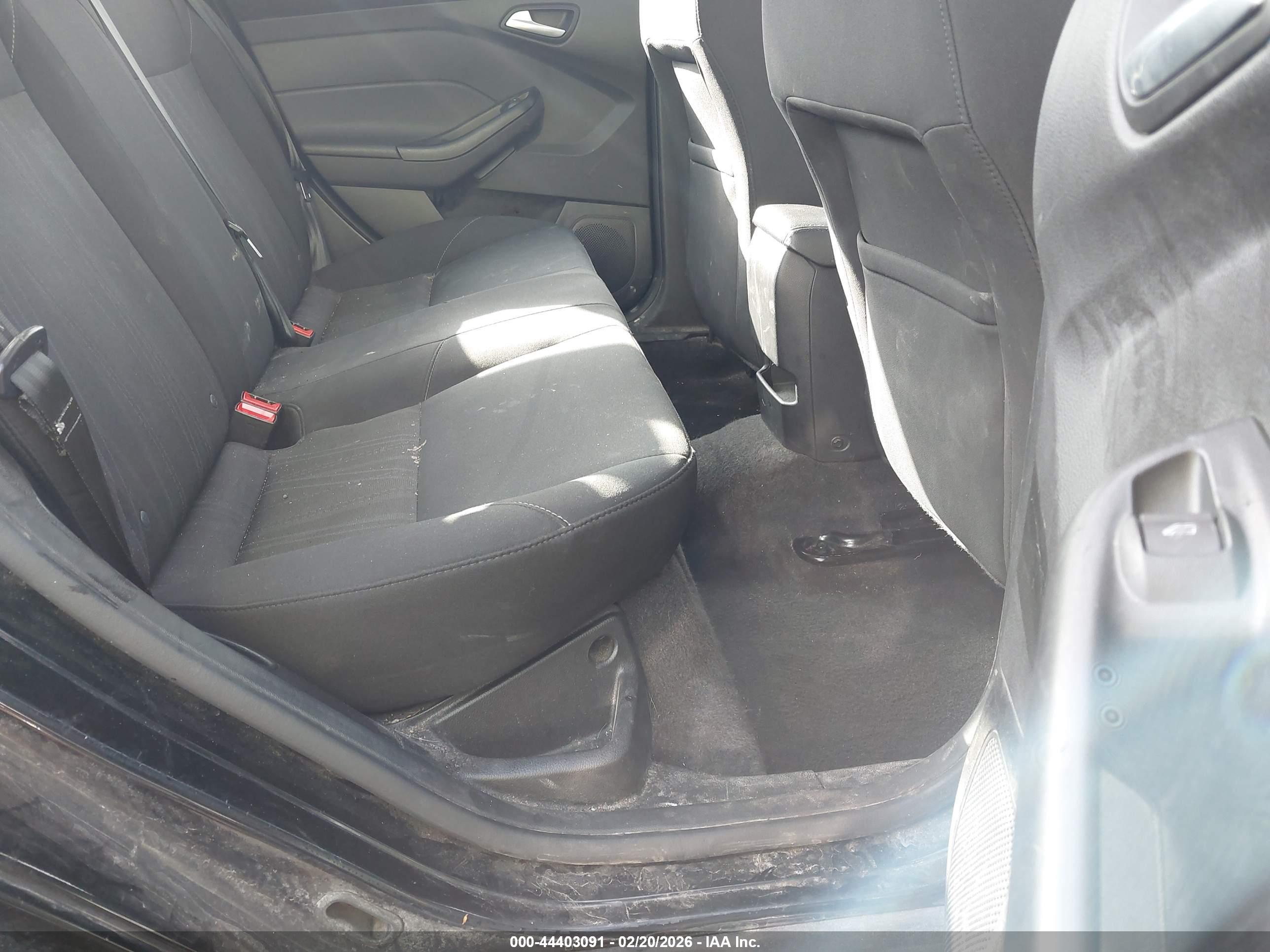 FORD FOCUS image 8