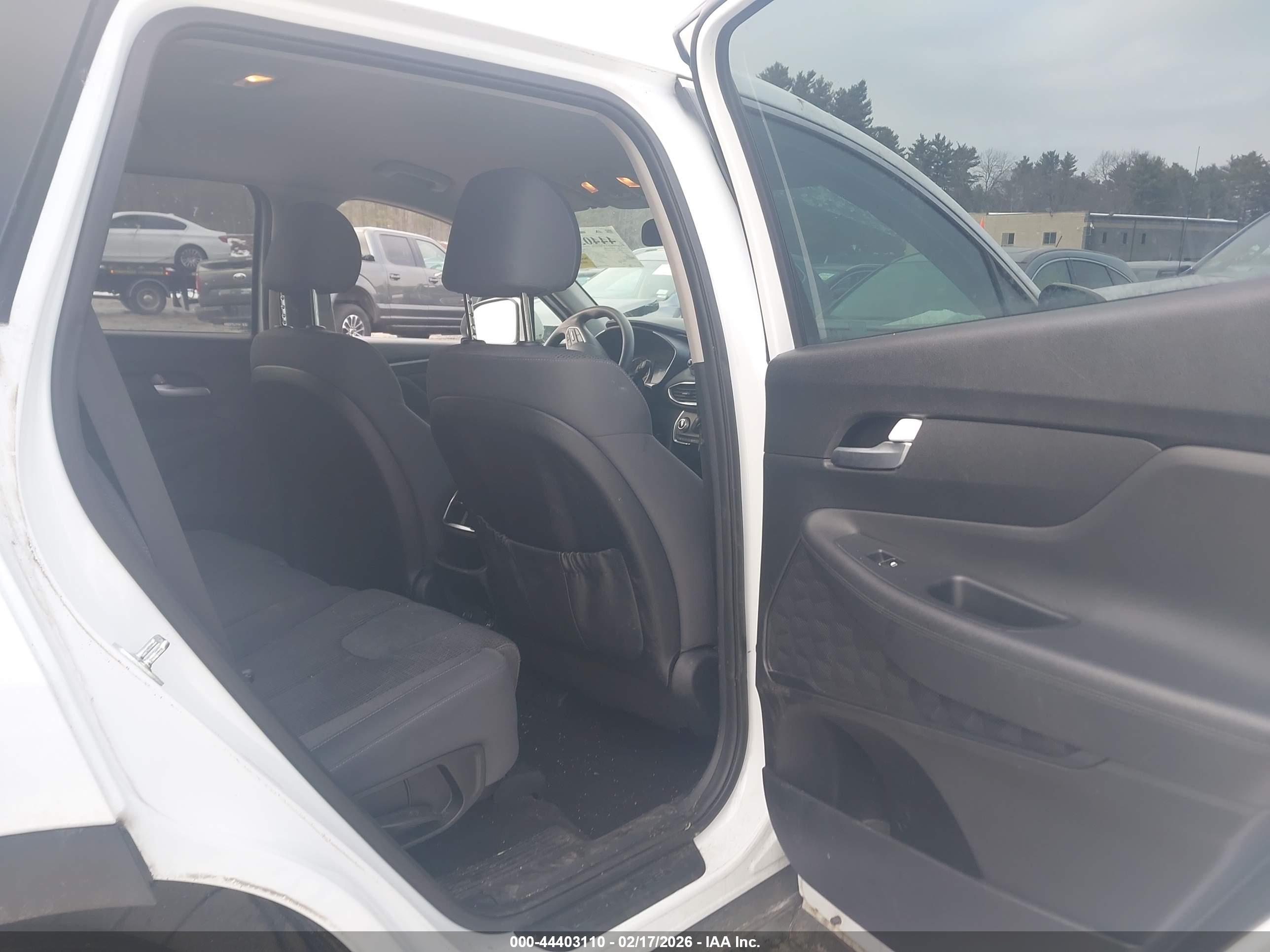 HYUNDAI SANTA image 8