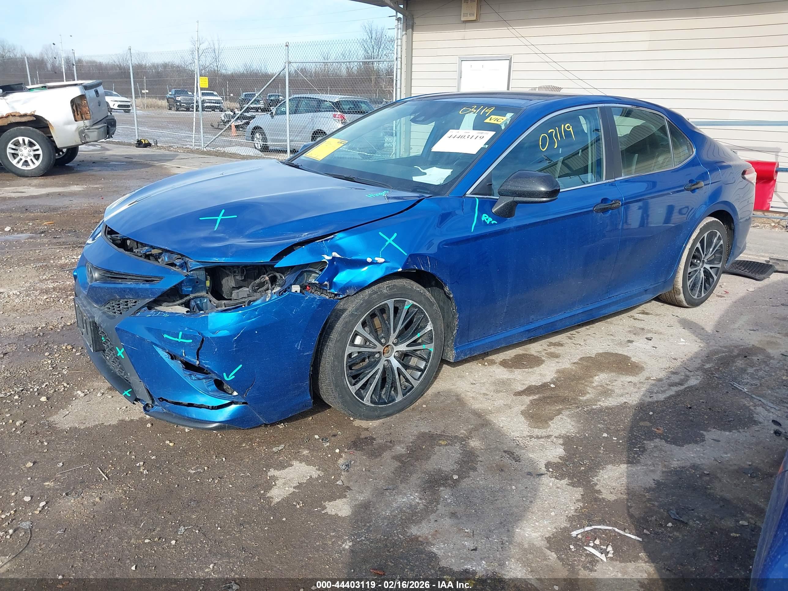 TOYOTA CAMRY image 2