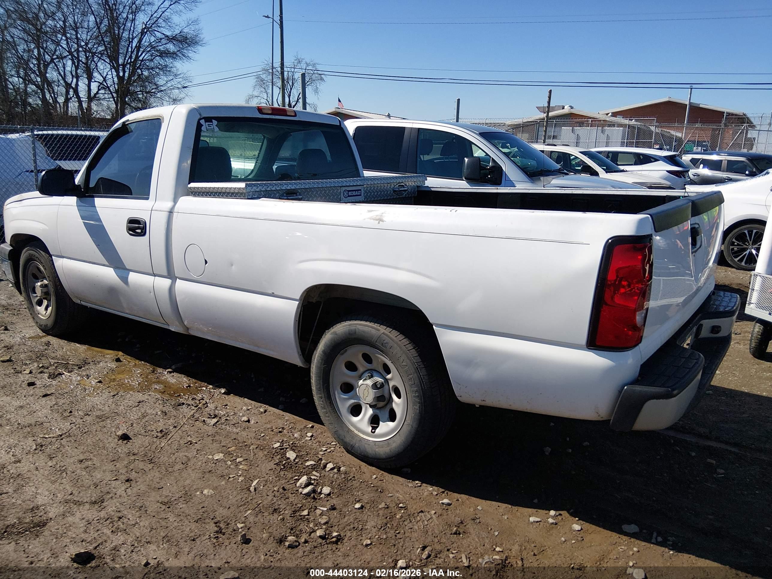 CHEVROLET SILVERADO image 3