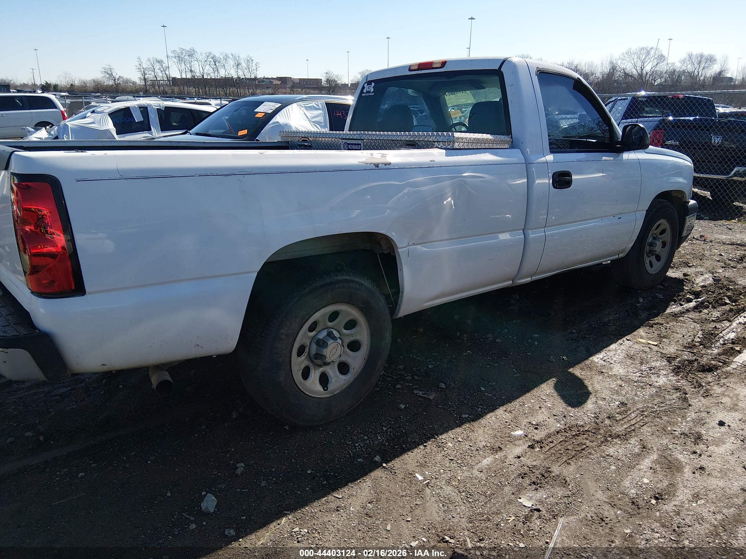CHEVROLET SILVERADO image 4