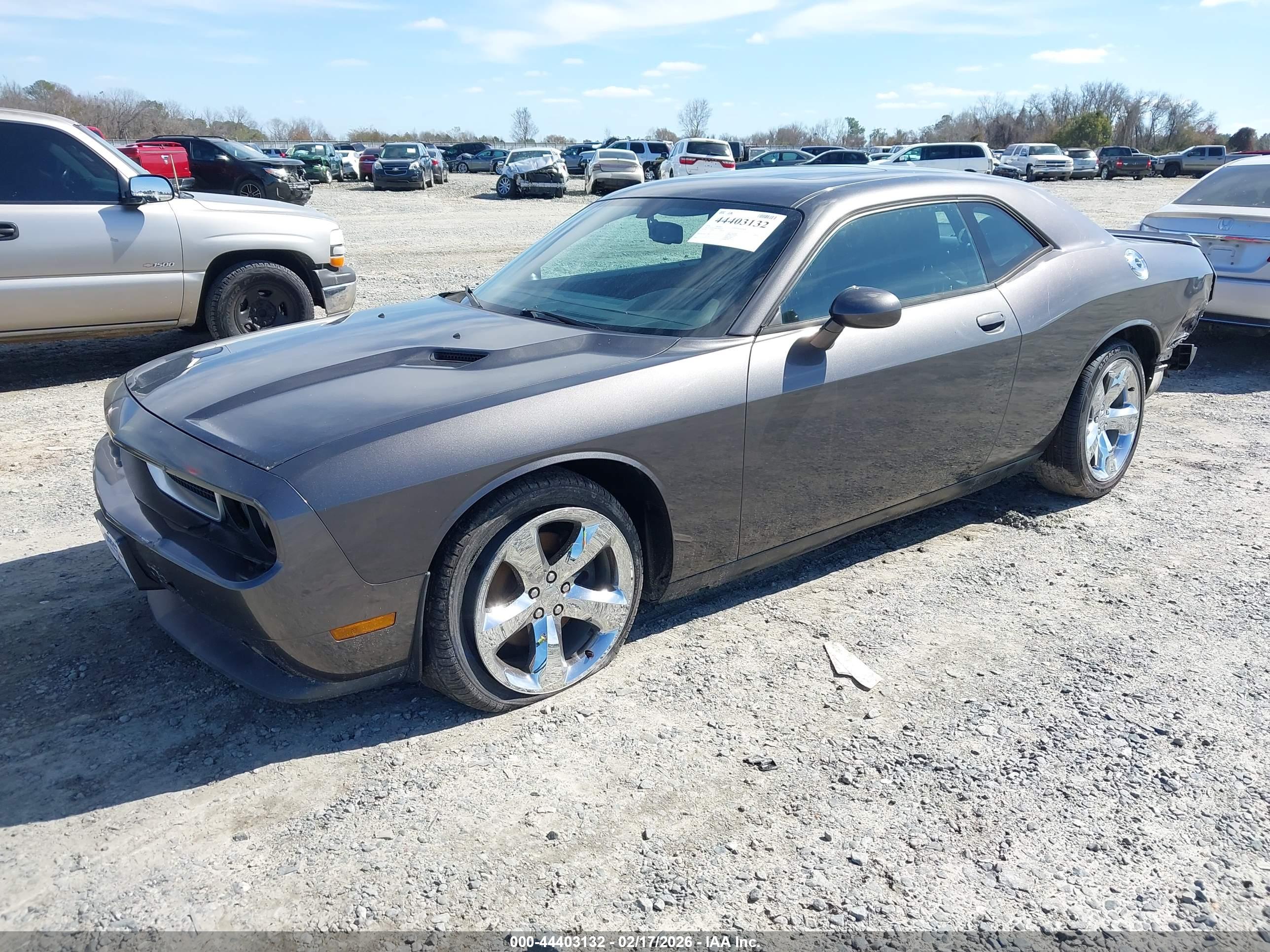 DODGE CHALLENGER image 2