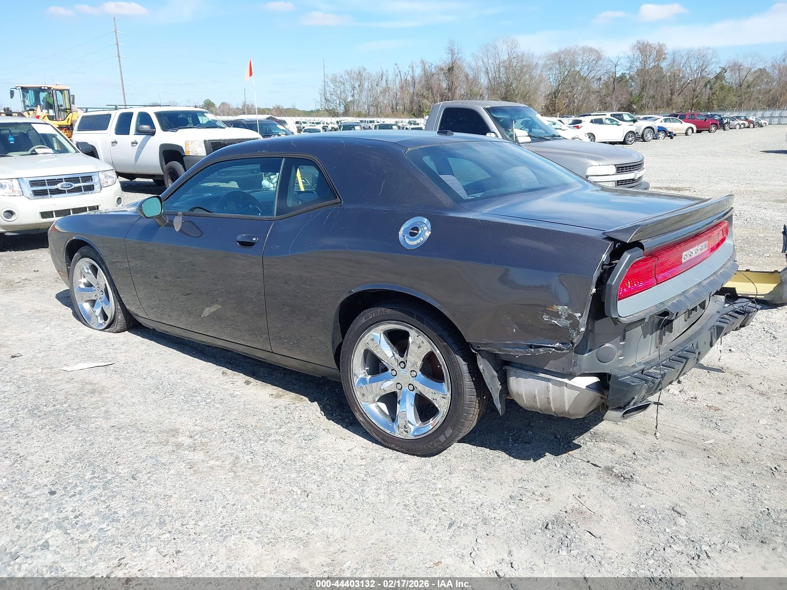 DODGE CHALLENGER image 3