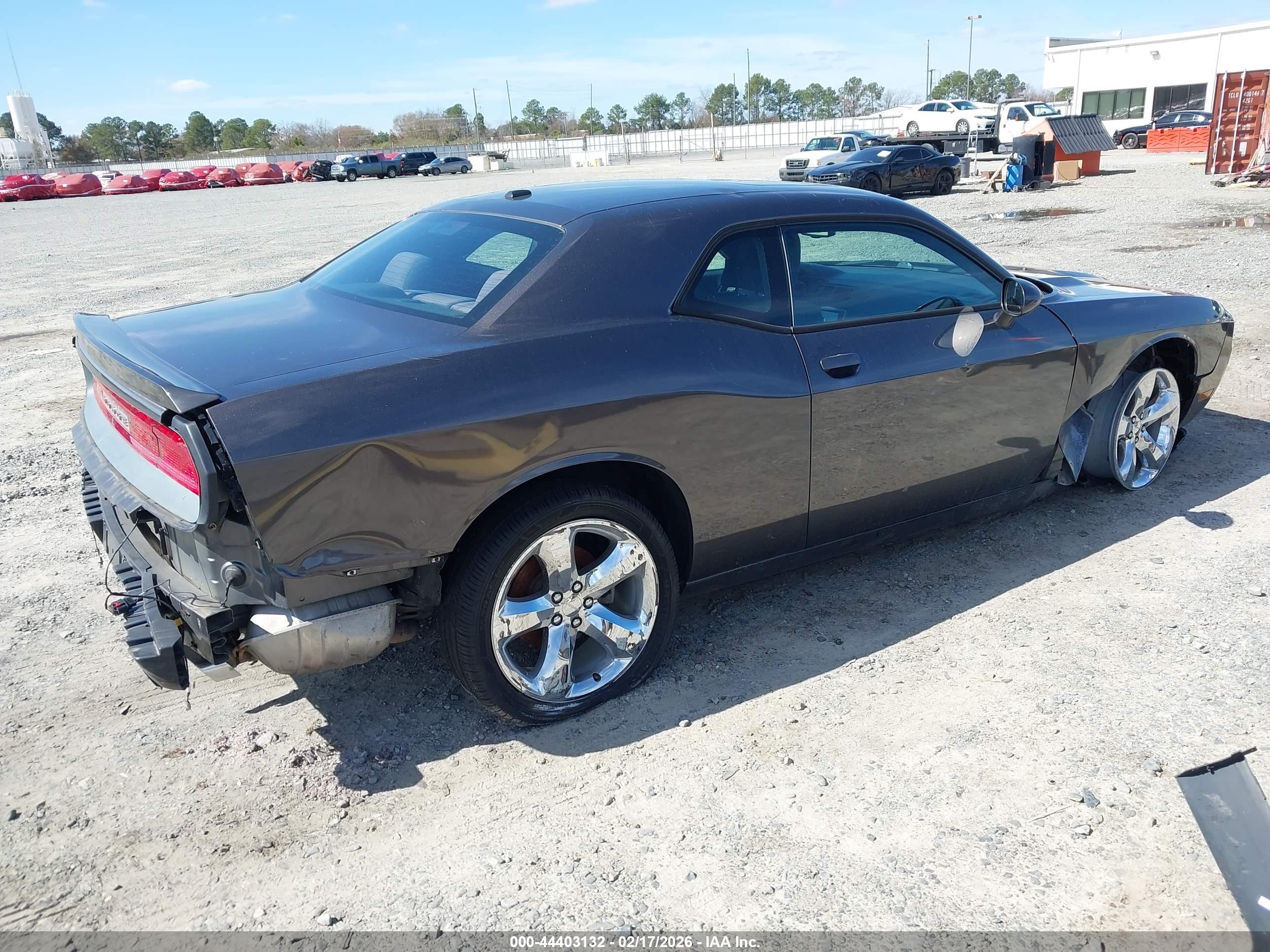 DODGE CHALLENGER image 4