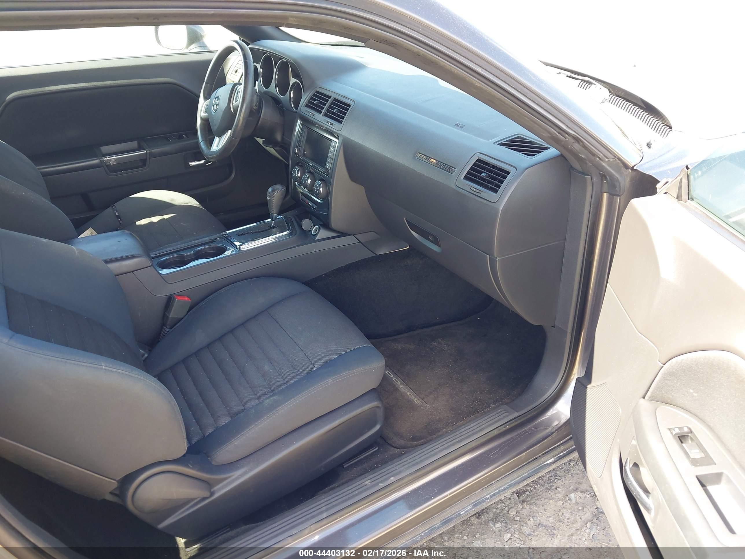 DODGE CHALLENGER image 5