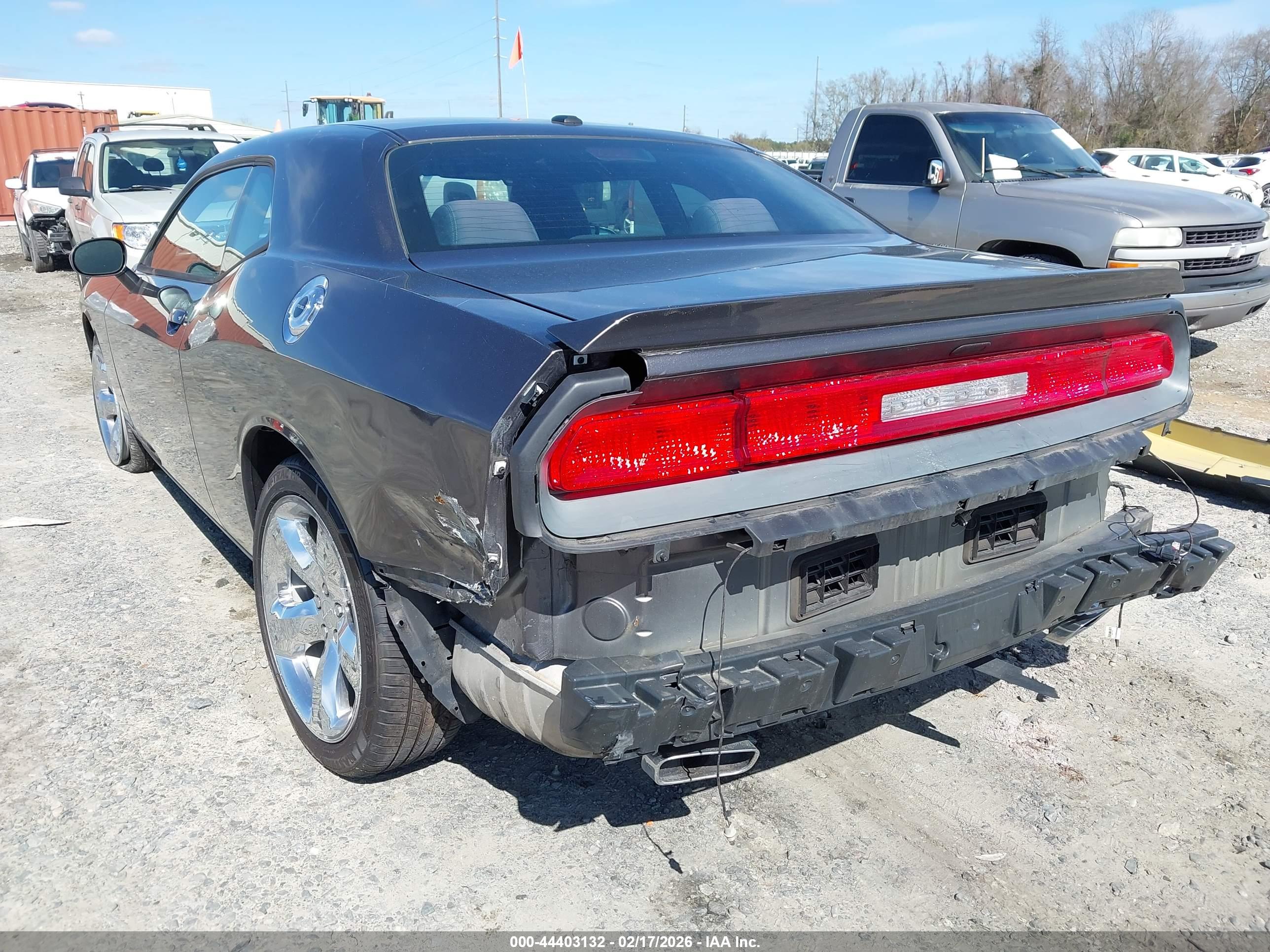DODGE CHALLENGER image 6