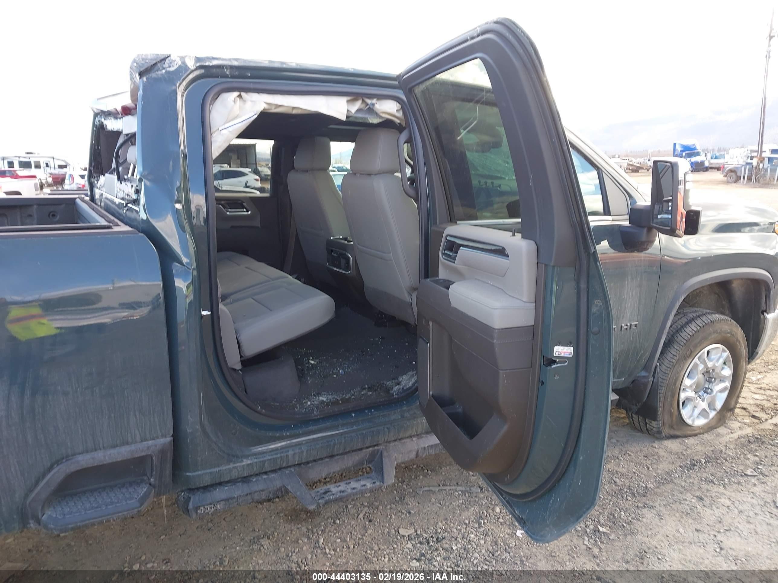 CHEVROLET SILVERADO image 8