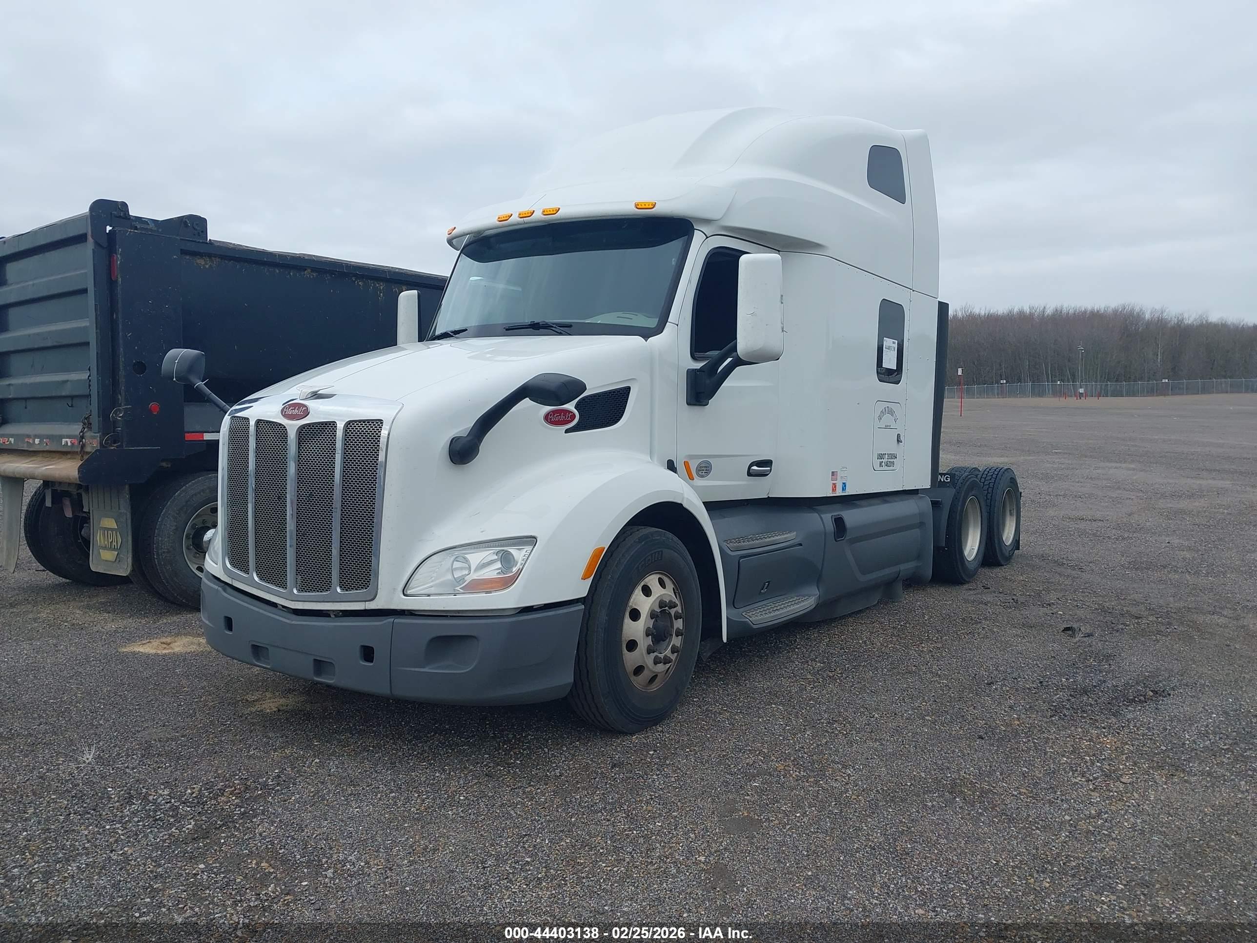 PETERBILT 579 image 2