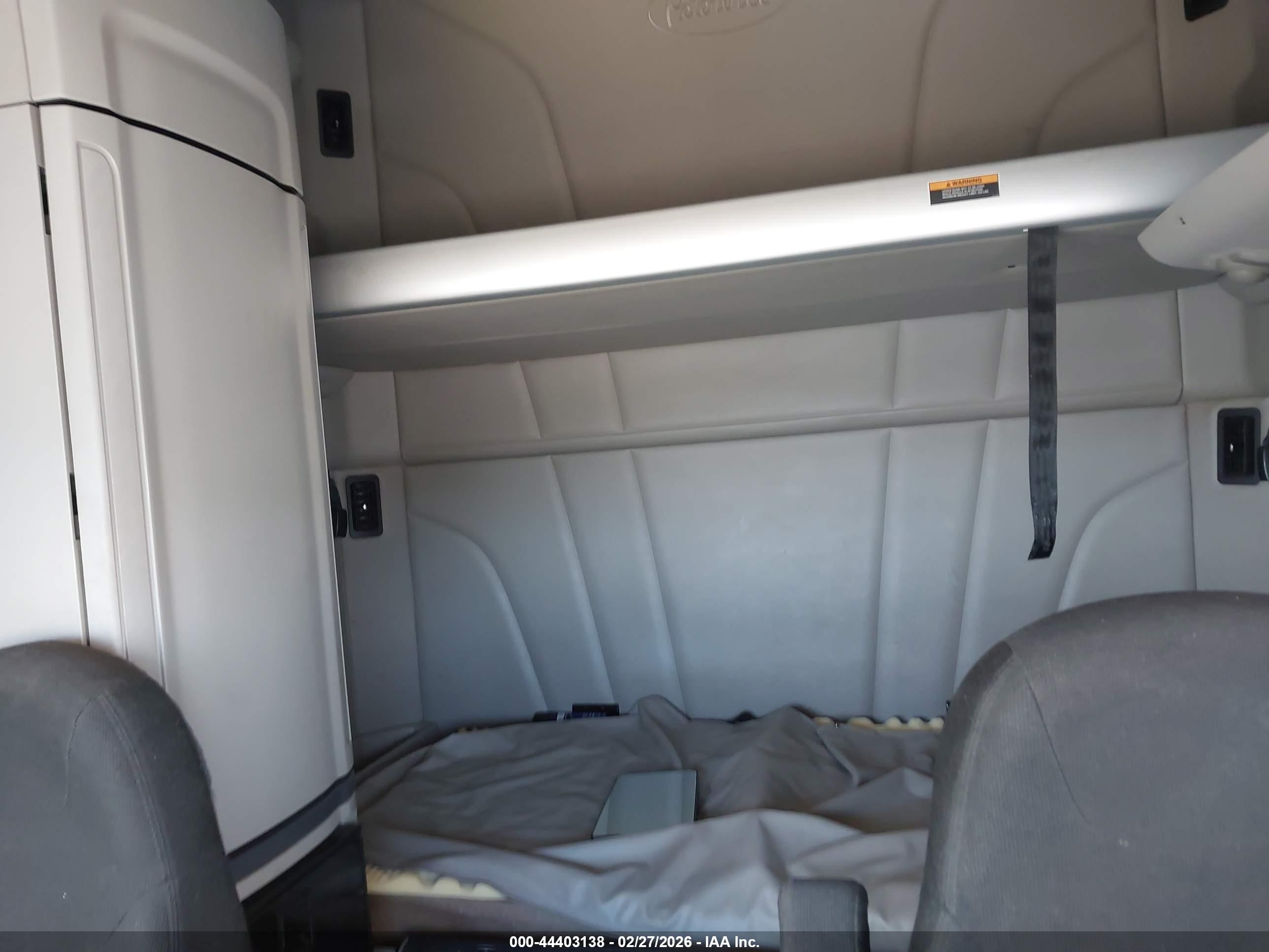 PETERBILT 579 image 8