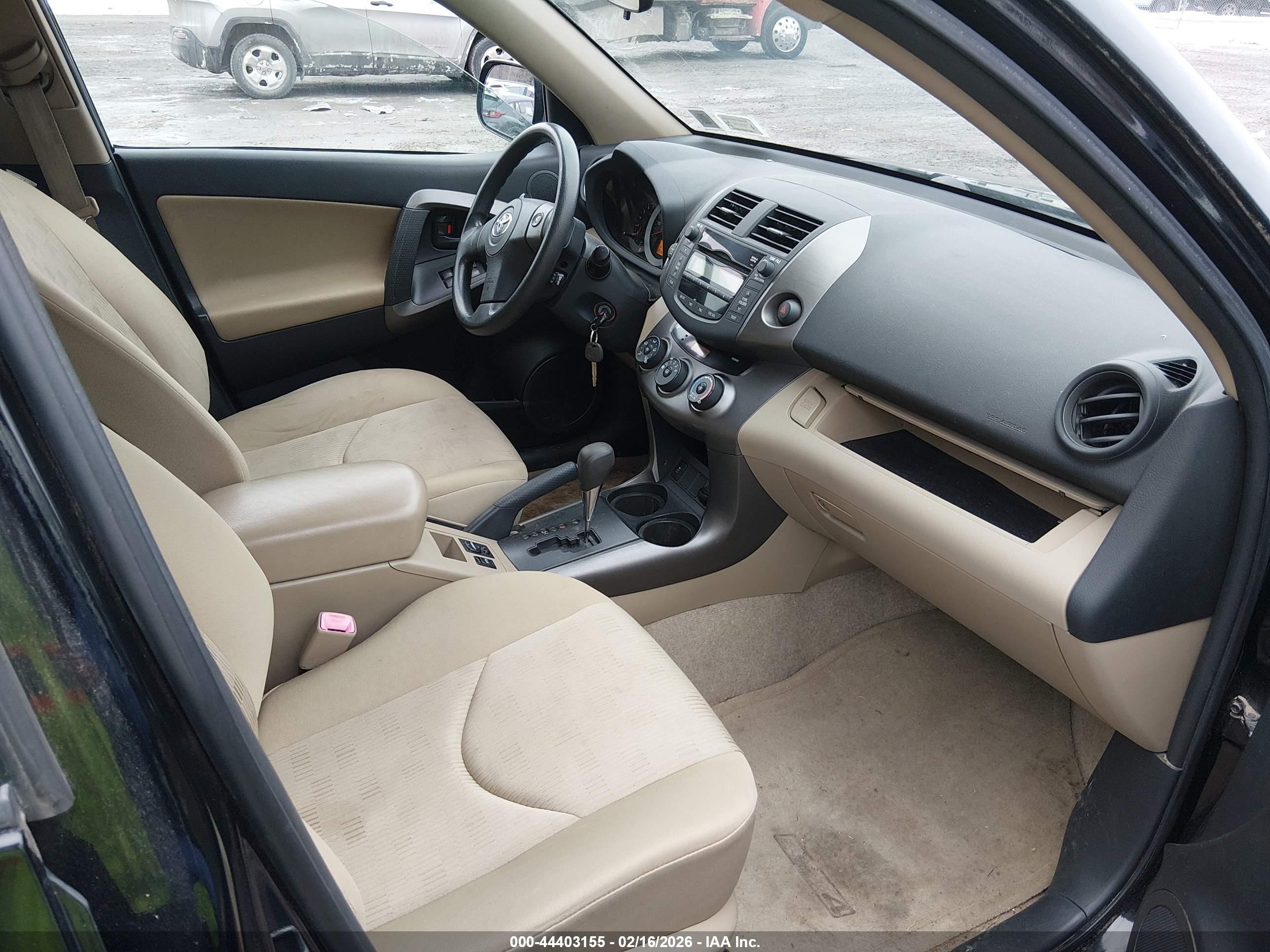 TOYOTA RAV4 image 5