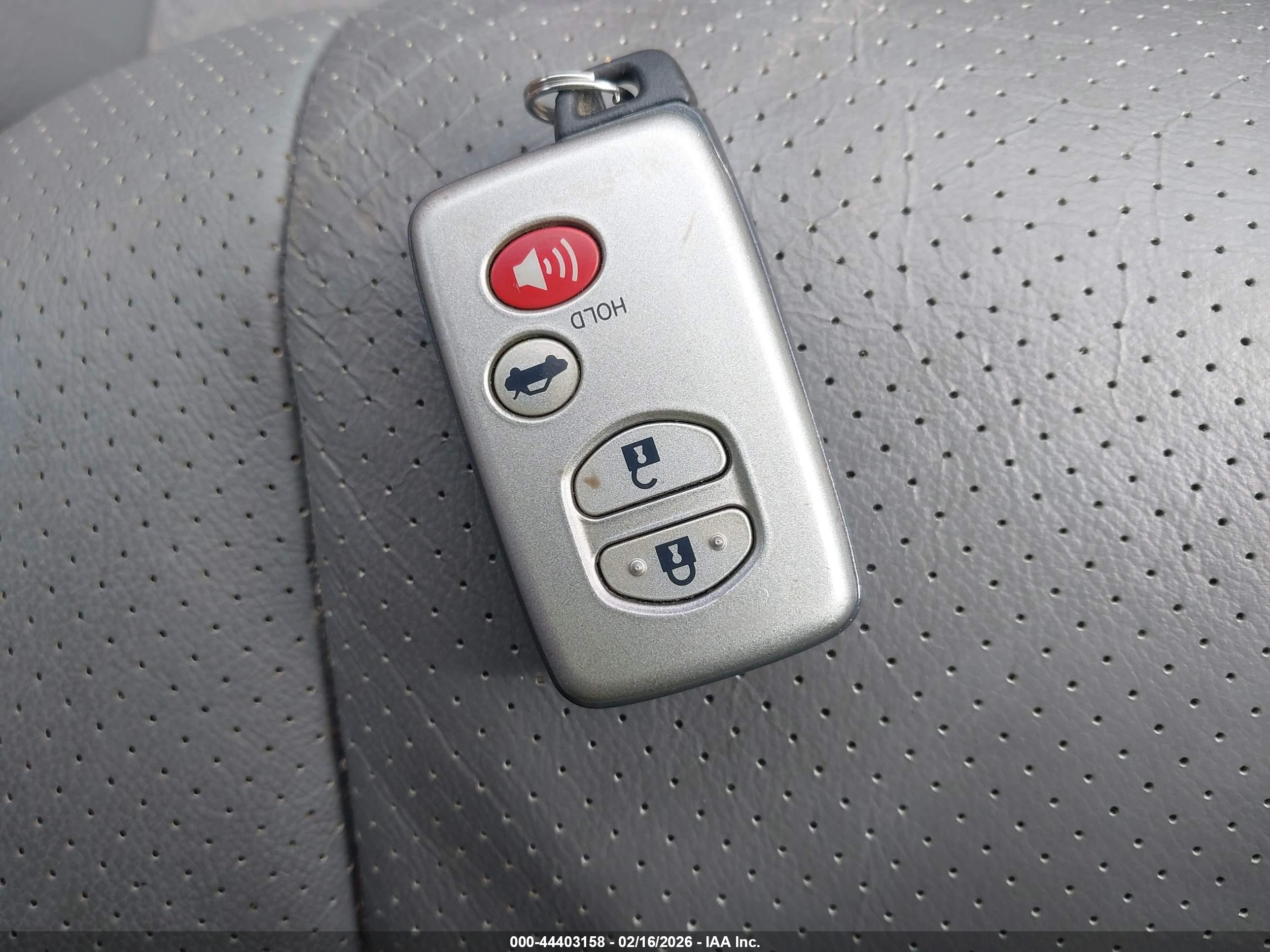 TOYOTA AVALON image 11
