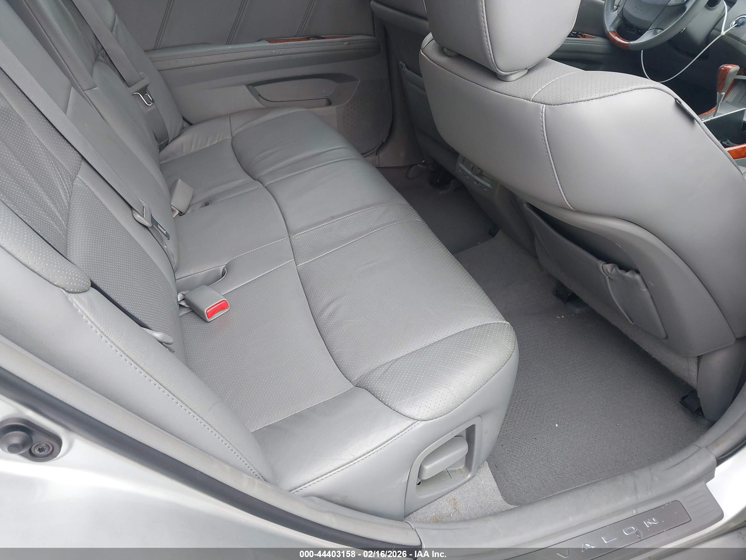 TOYOTA AVALON image 8