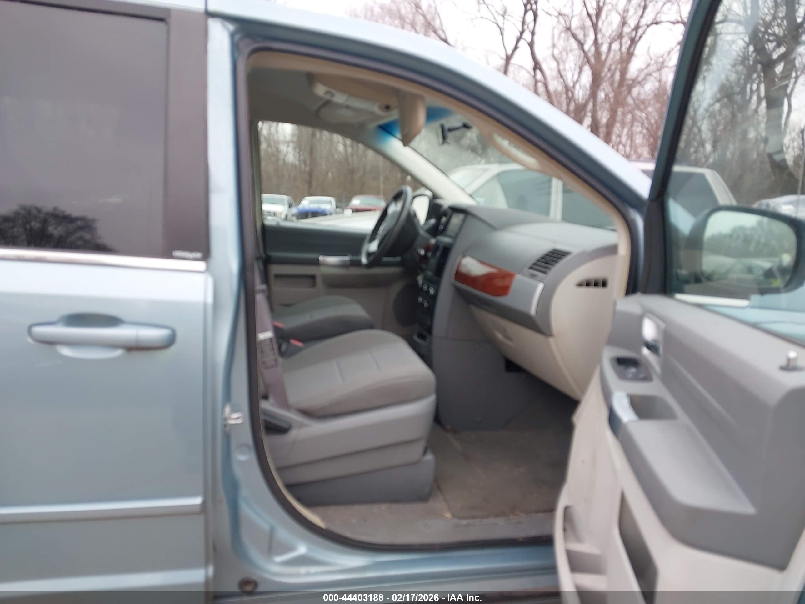 CHRYSLER TOWN image 5