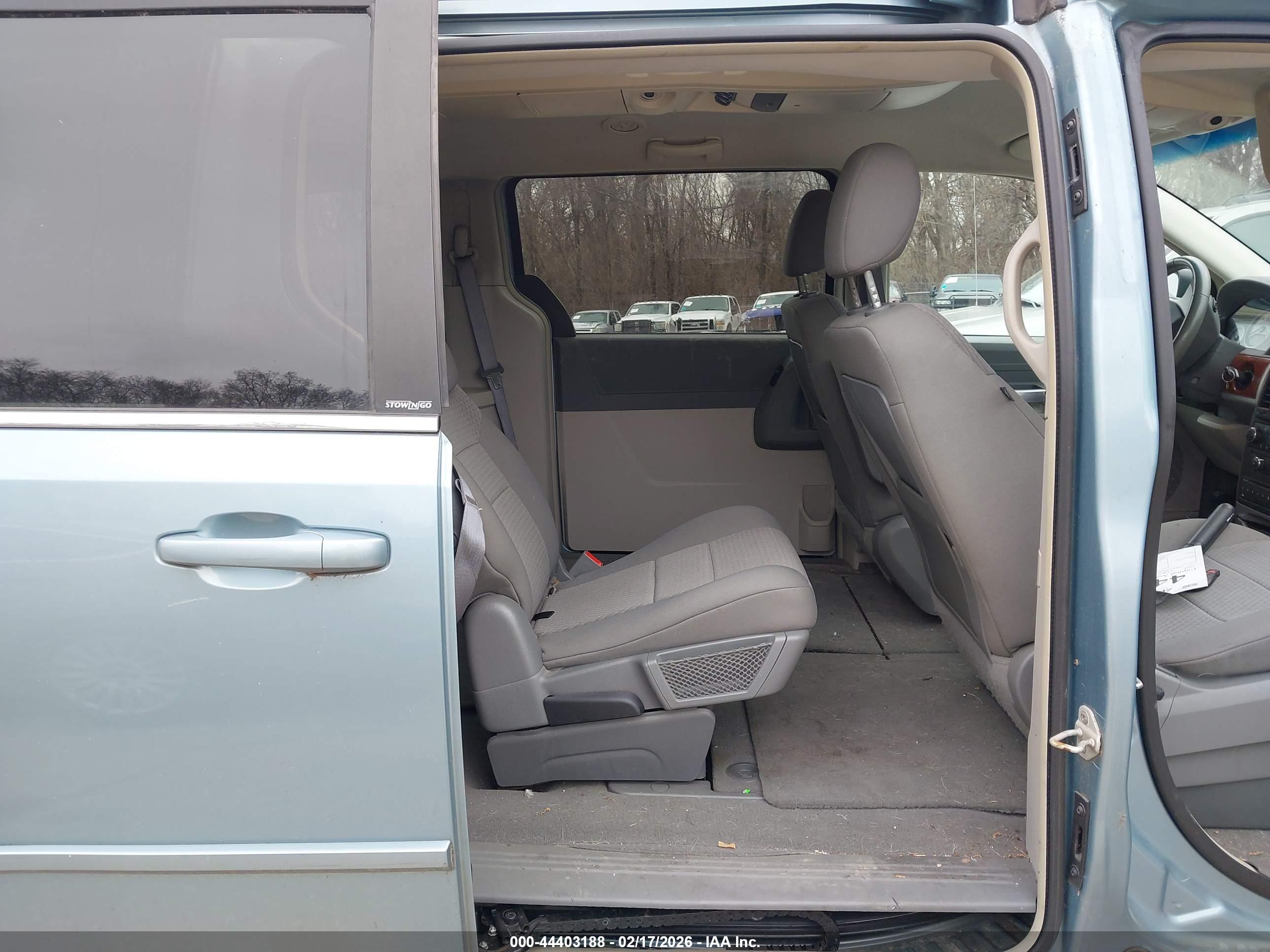 CHRYSLER TOWN image 8