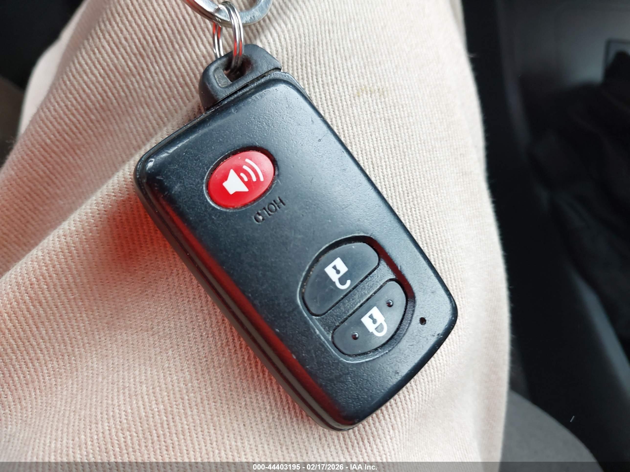 TOYOTA PRIUS image 11