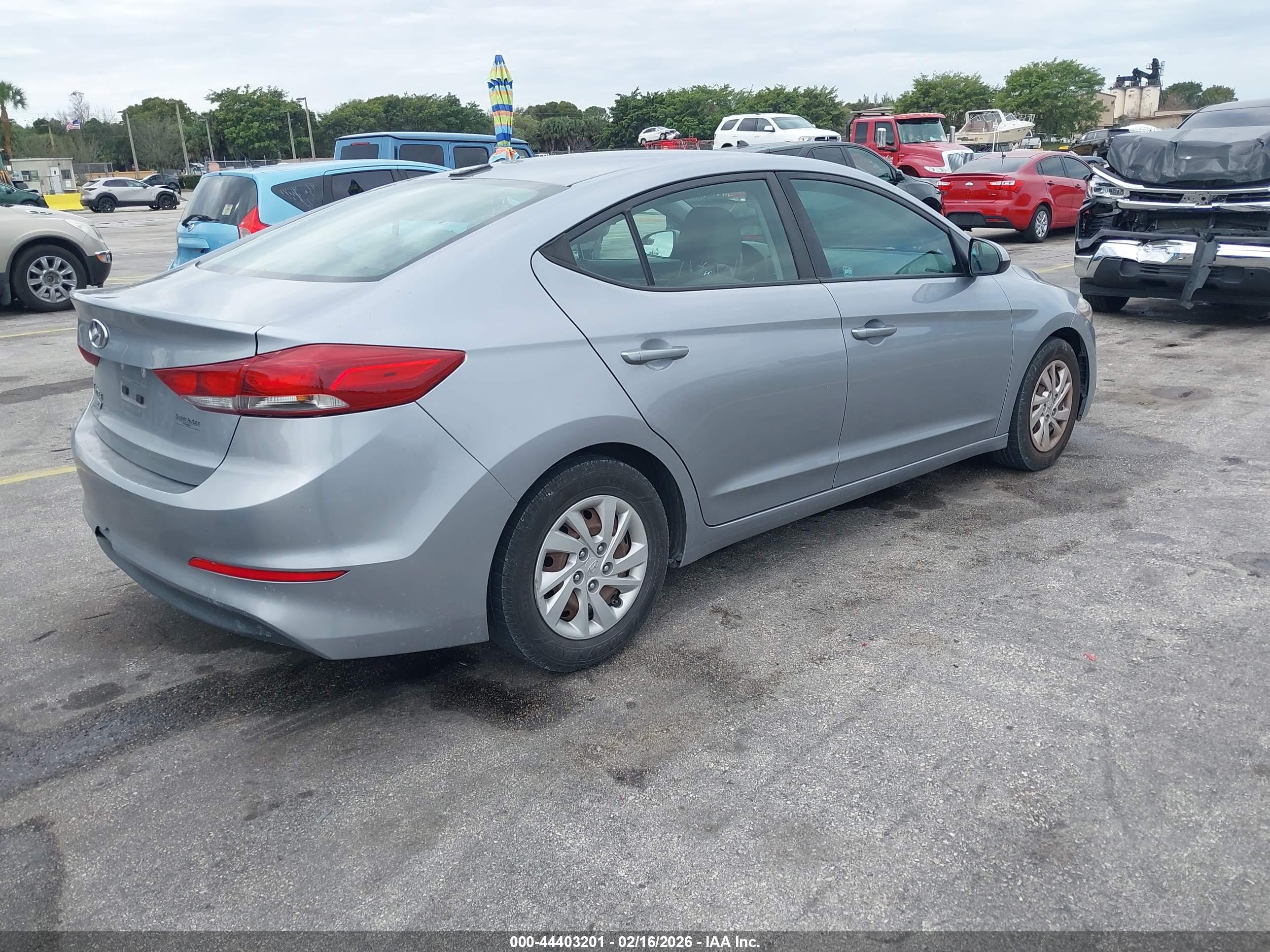 HYUNDAI ELANTRA image 4