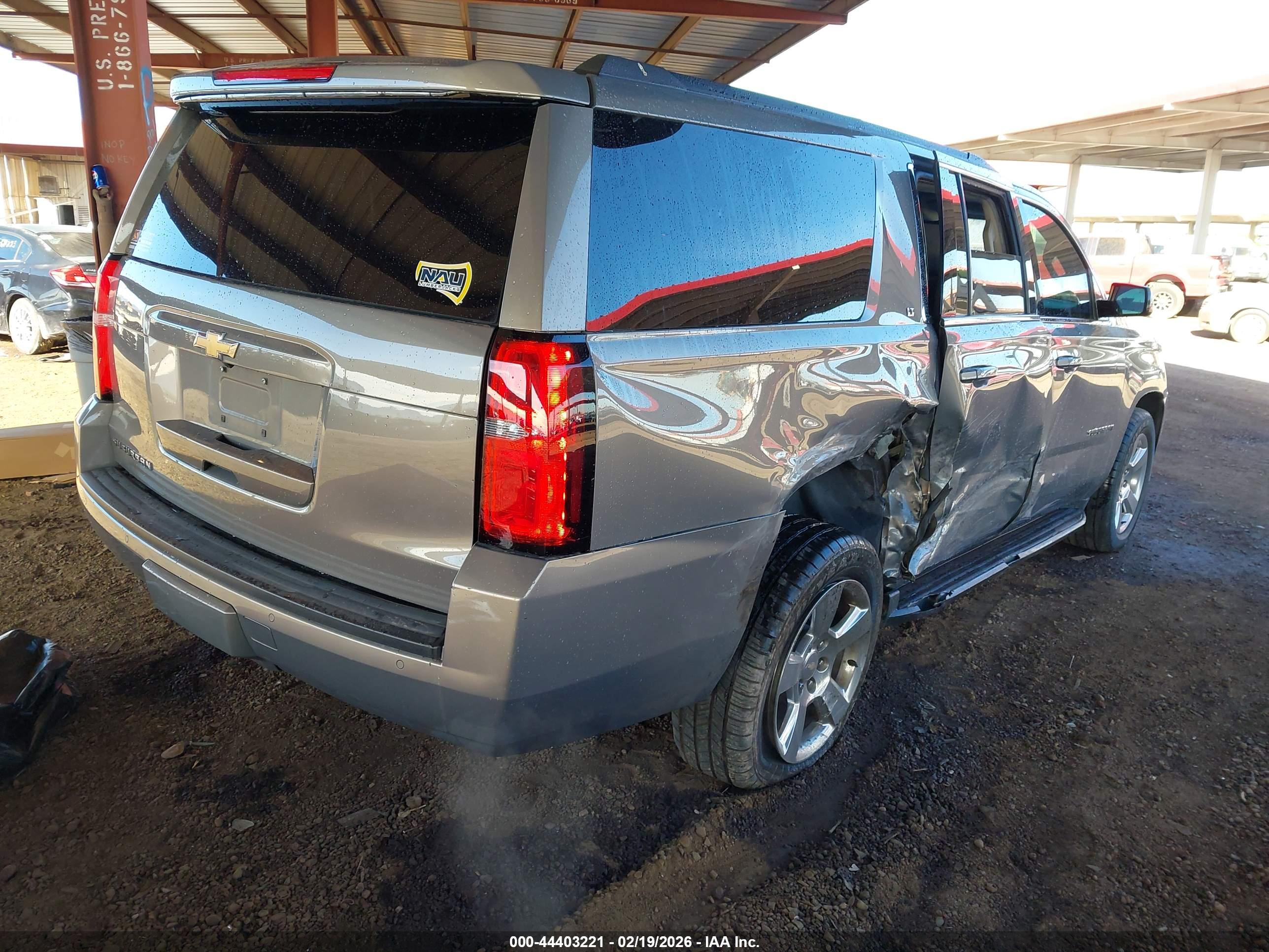 CHEVROLET SUBURBAN image 4