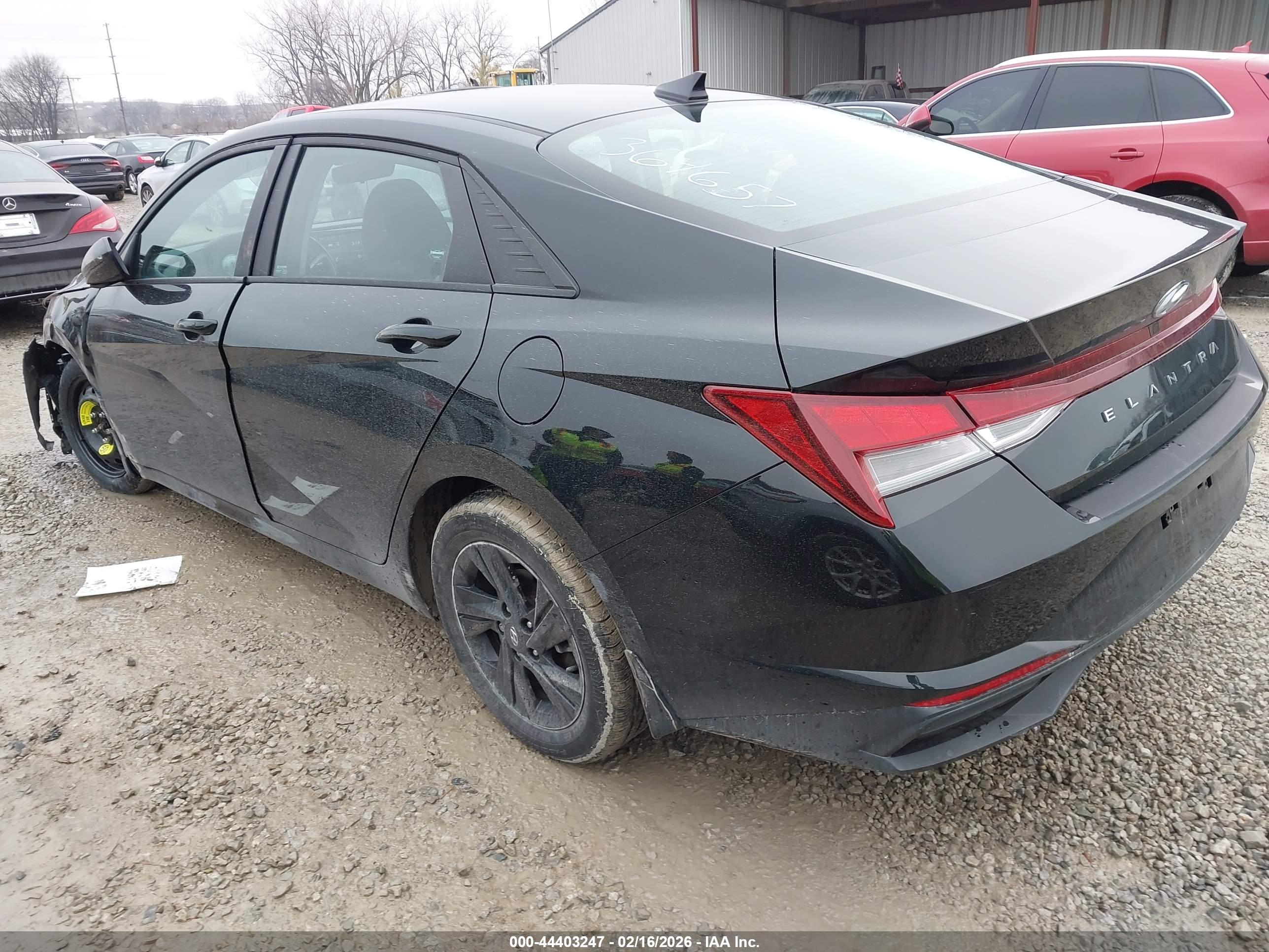 HYUNDAI ELANTRA image 3