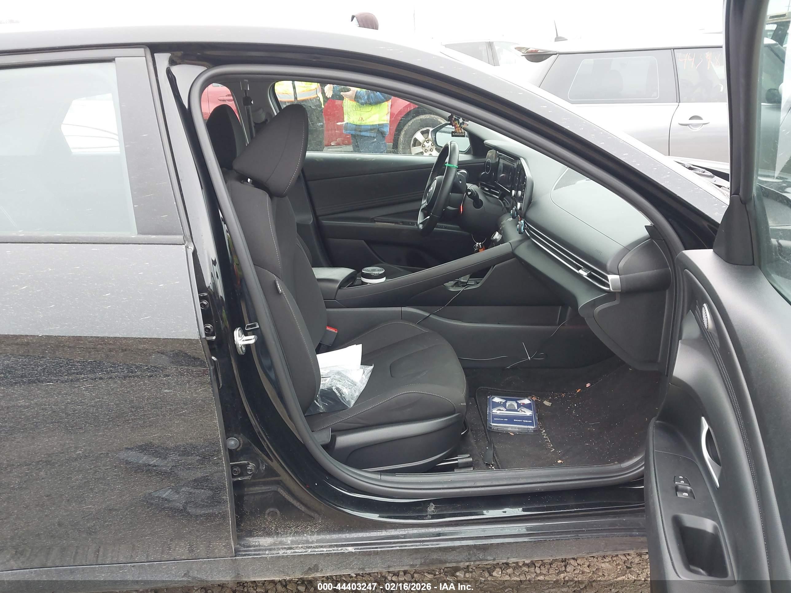 HYUNDAI ELANTRA image 5