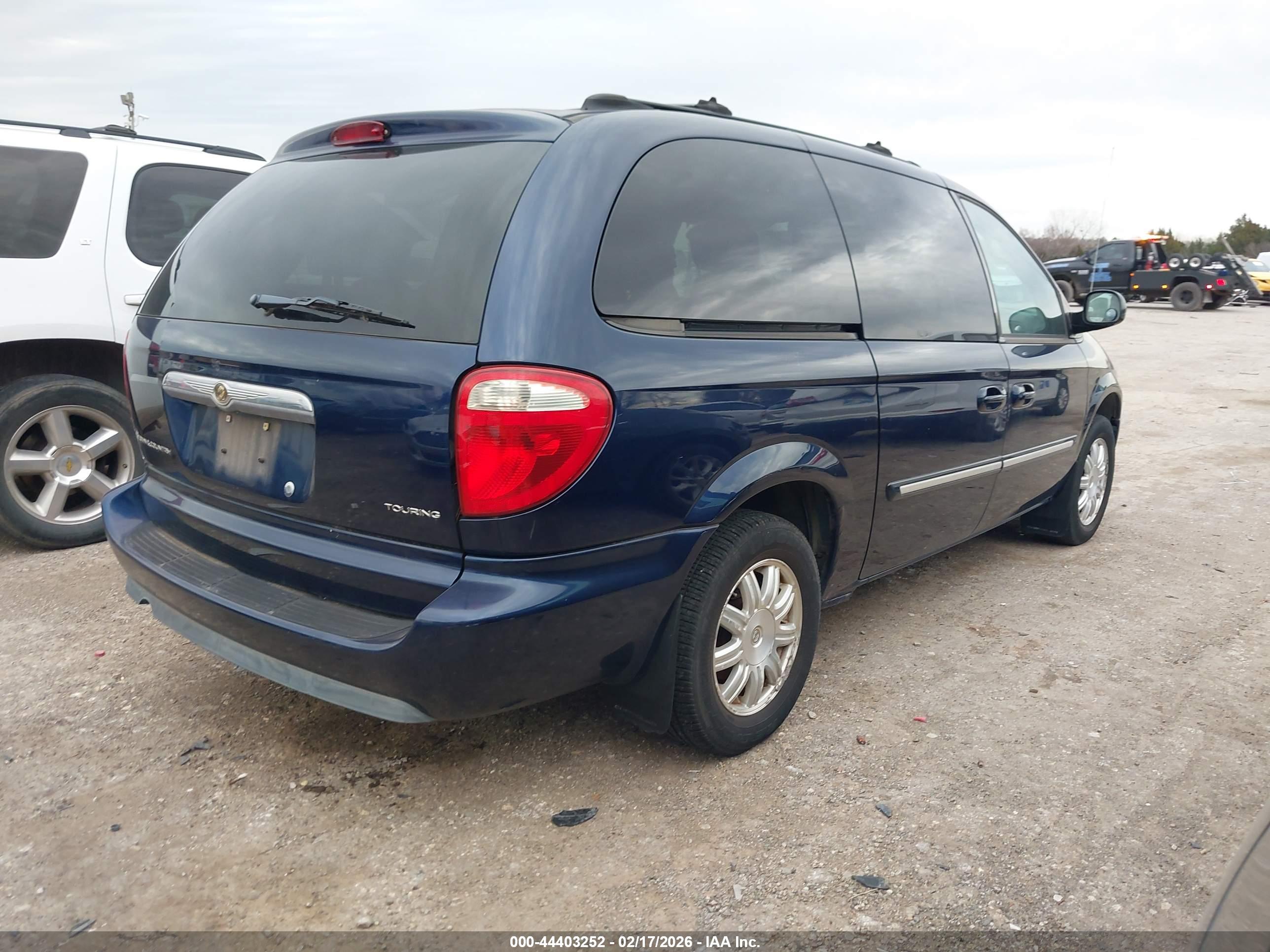 CHRYSLER TOWN image 4